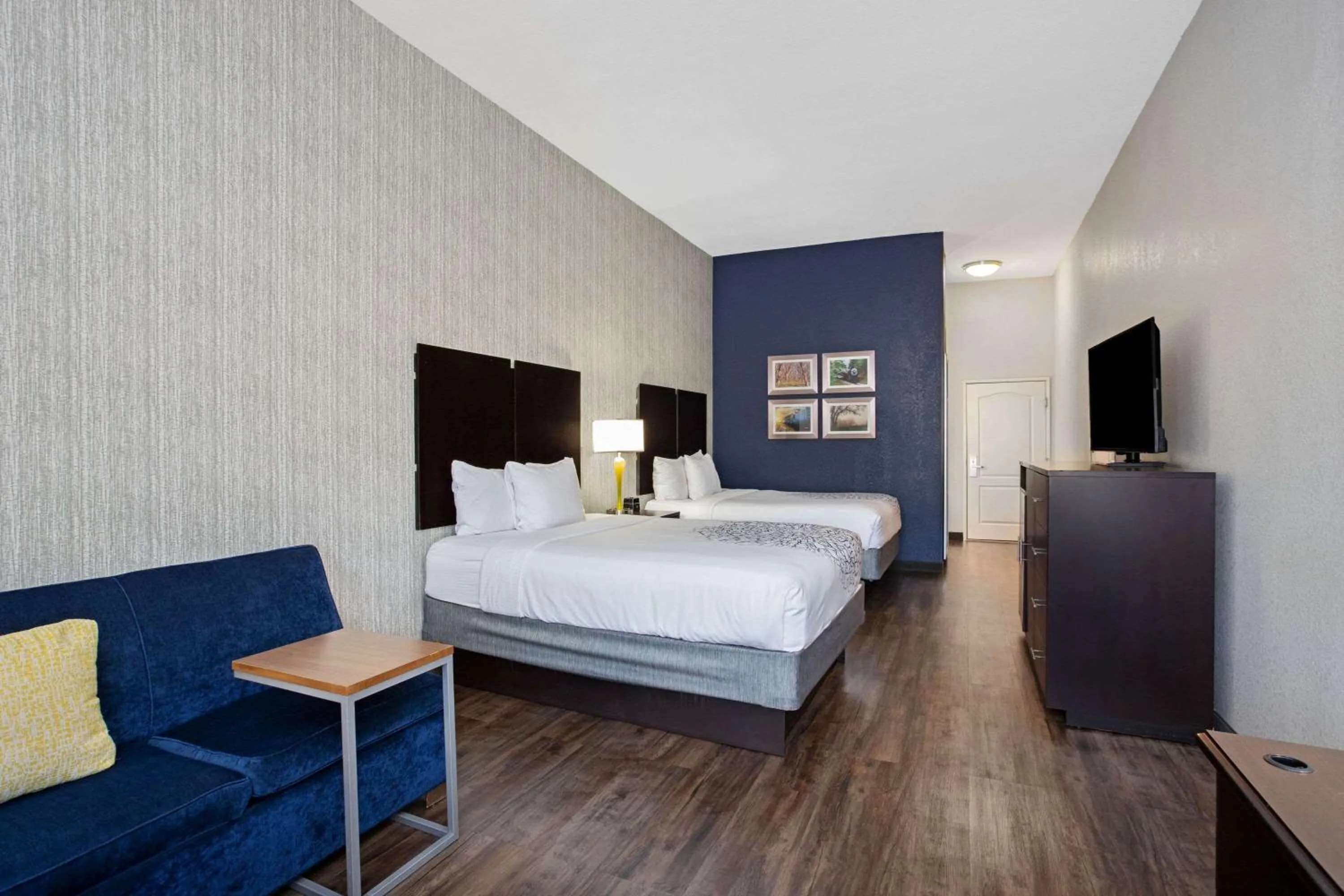 Photo of the whole room, Bed in La Quinta by Wyndham Palestine