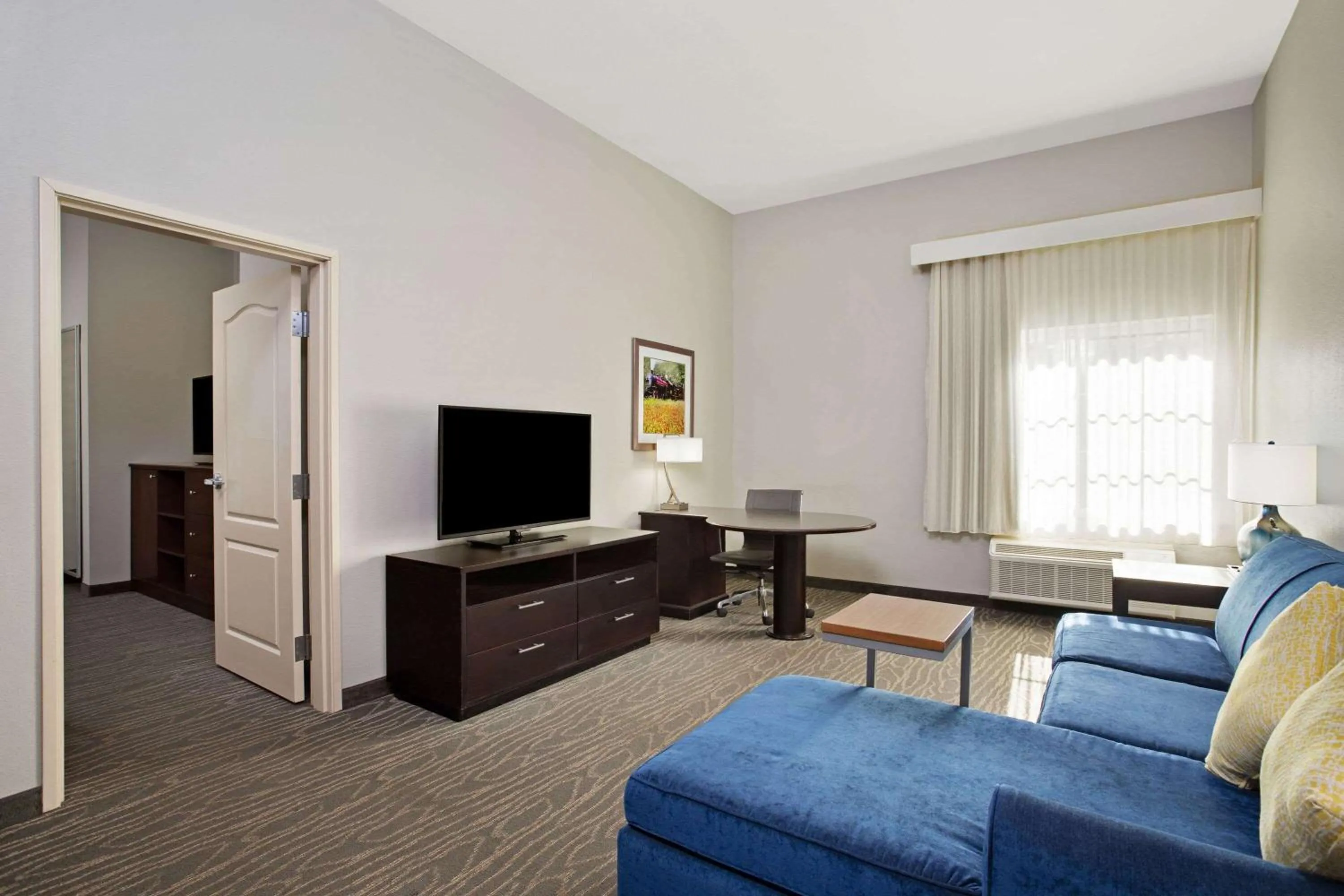 Photo of the whole room in La Quinta by Wyndham Palestine