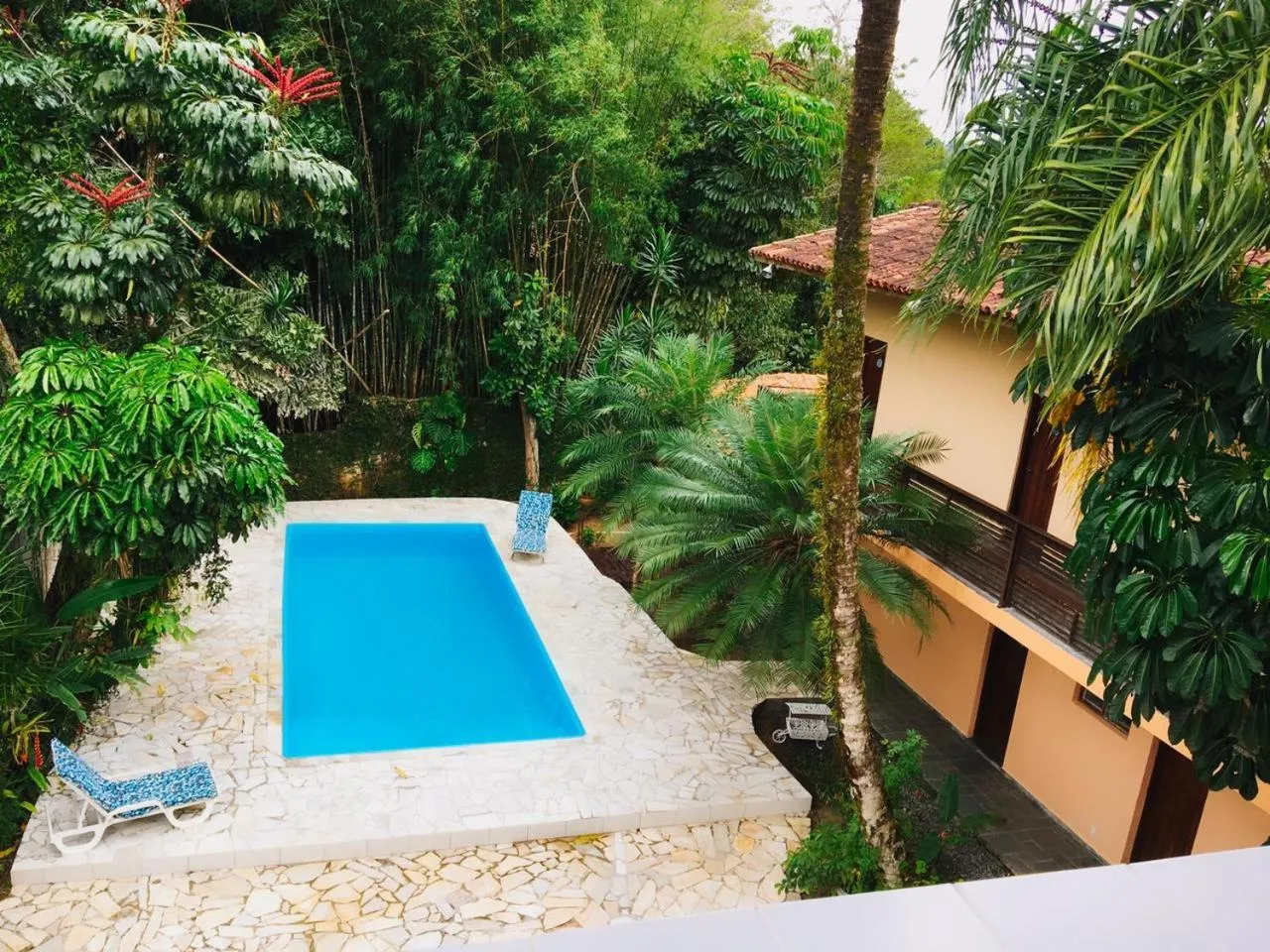 Swimming pool in Pousada Azul Banana - Camburi