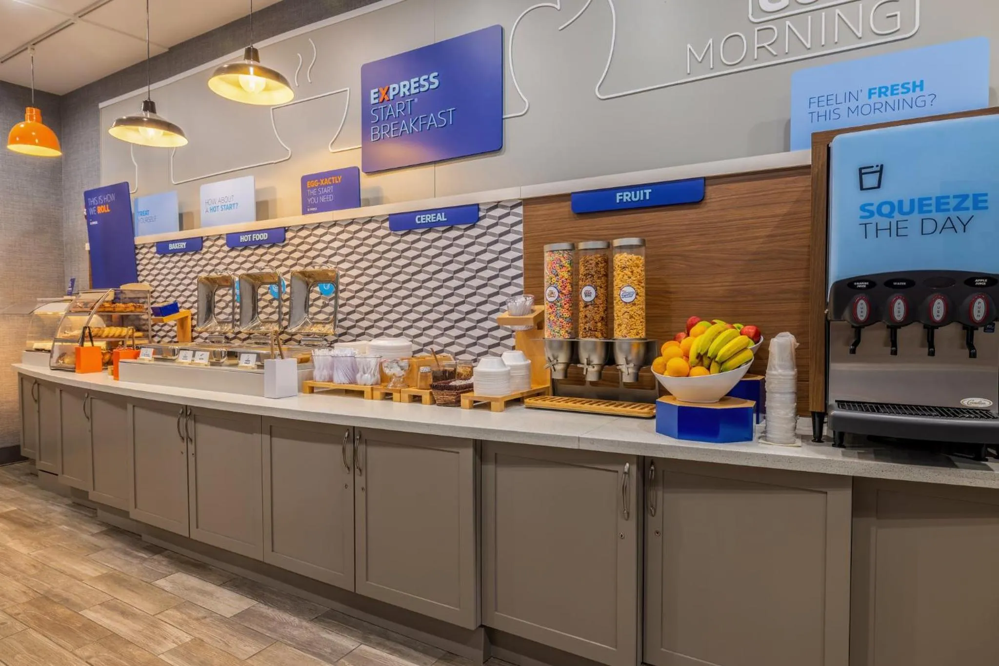 Breakfast in Holiday Inn Express & Suites Kansas City Airport by IHG