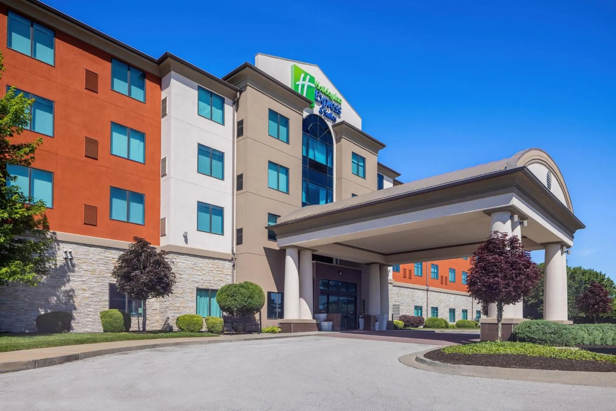 Property building in Holiday Inn Express & Suites Kansas City Airport by IHG