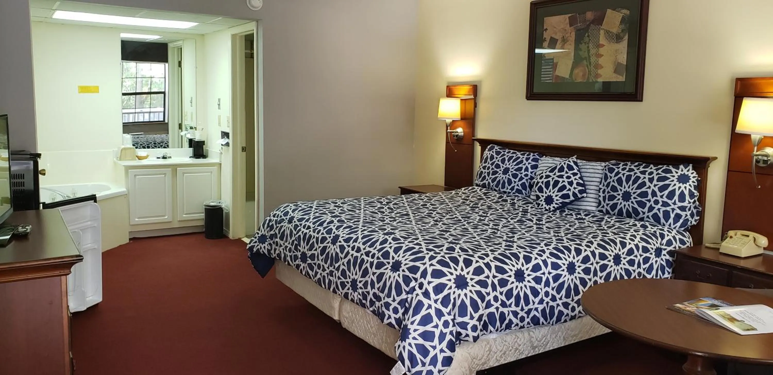 Bed in Swiss Village Inn