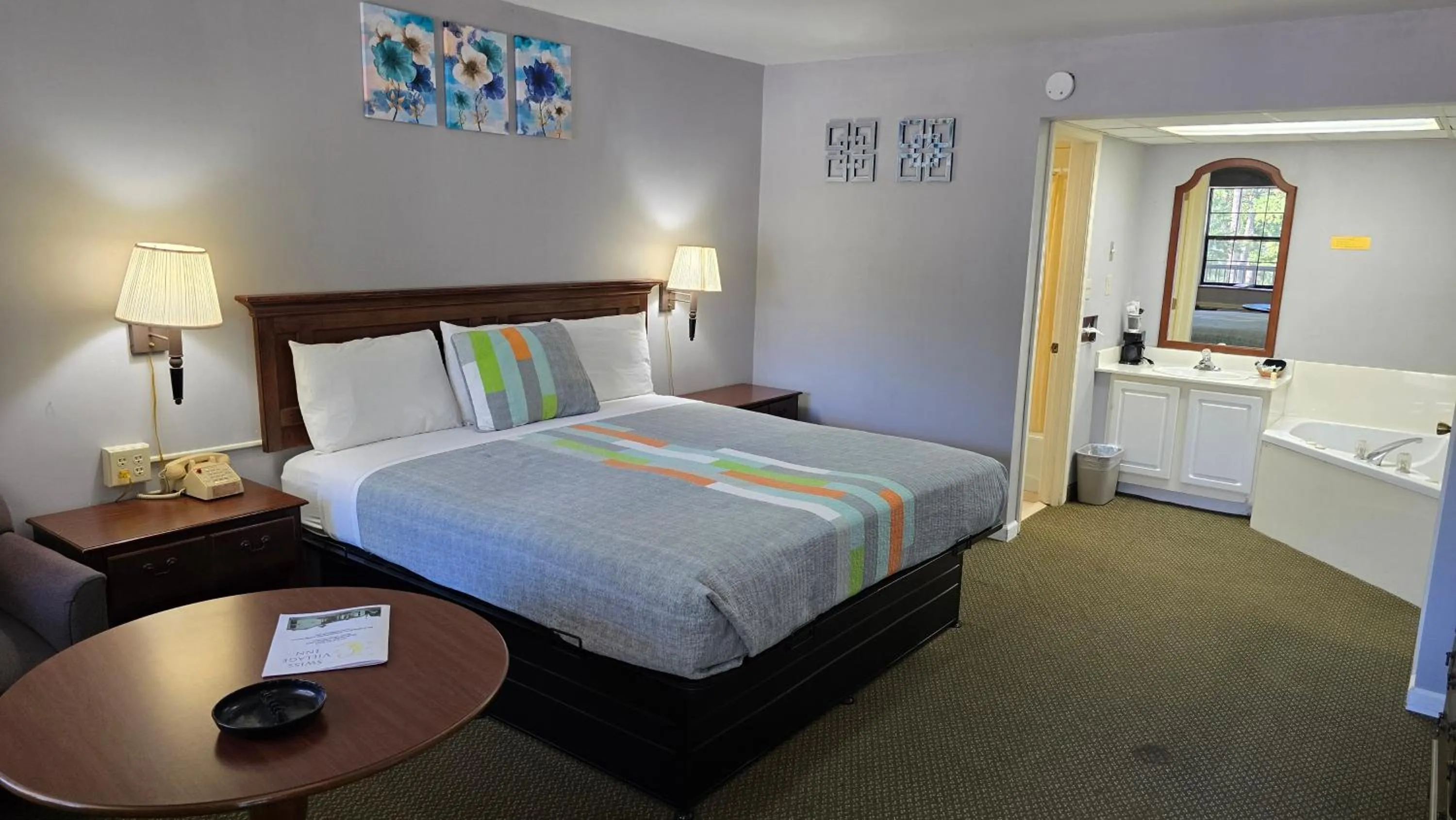 Bed in Swiss Village Inn