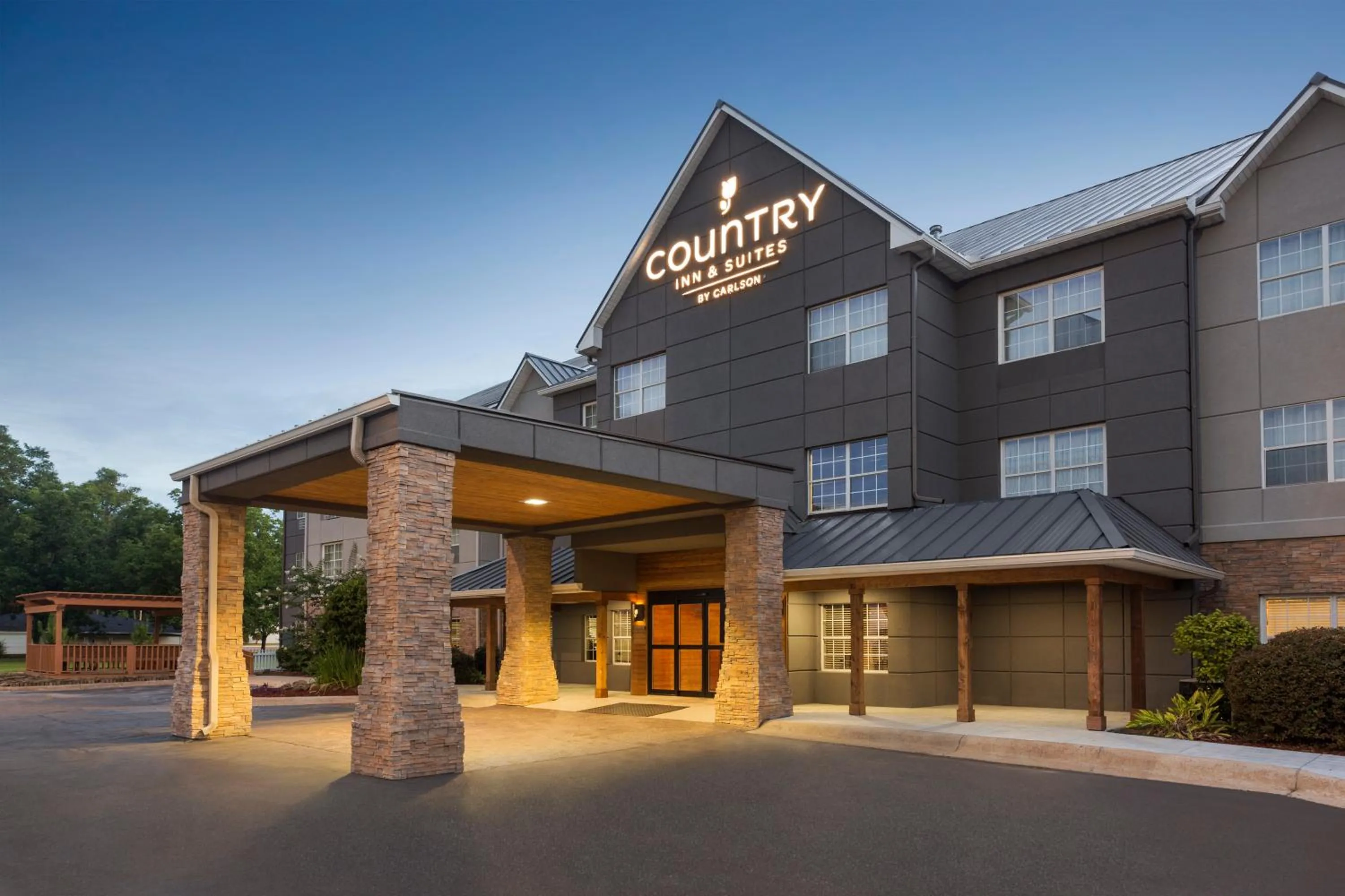 Facade/entrance in Country Inn & Suites by Radisson, Jackson-Airport, MS