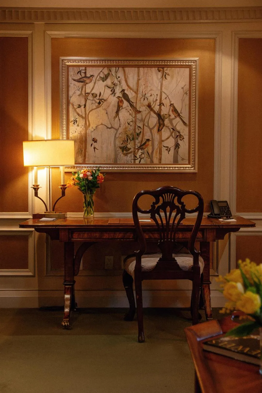 Living room in Windsor Arms Hotel