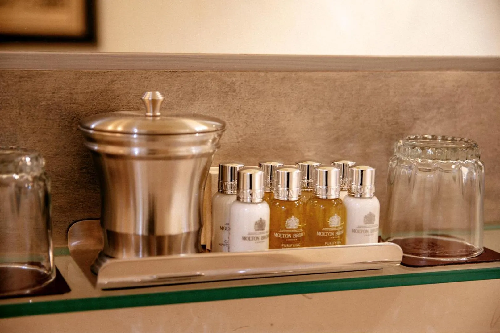 Bathroom in Windsor Arms Hotel