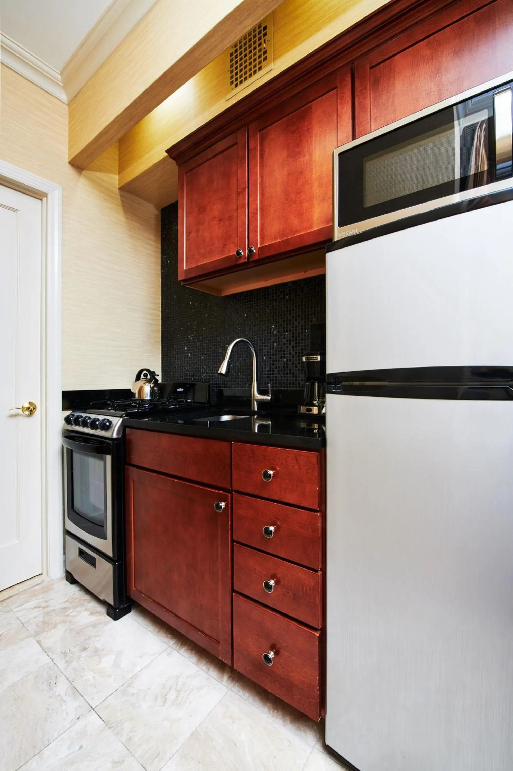Kitchen or kitchenette in Radio City Apartments