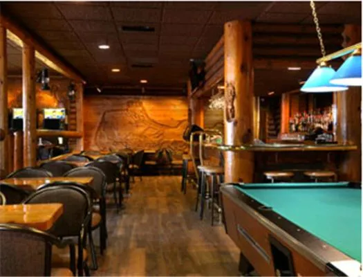 Communal lounge/ TV room in Super 8 by Wyndham Innisfail