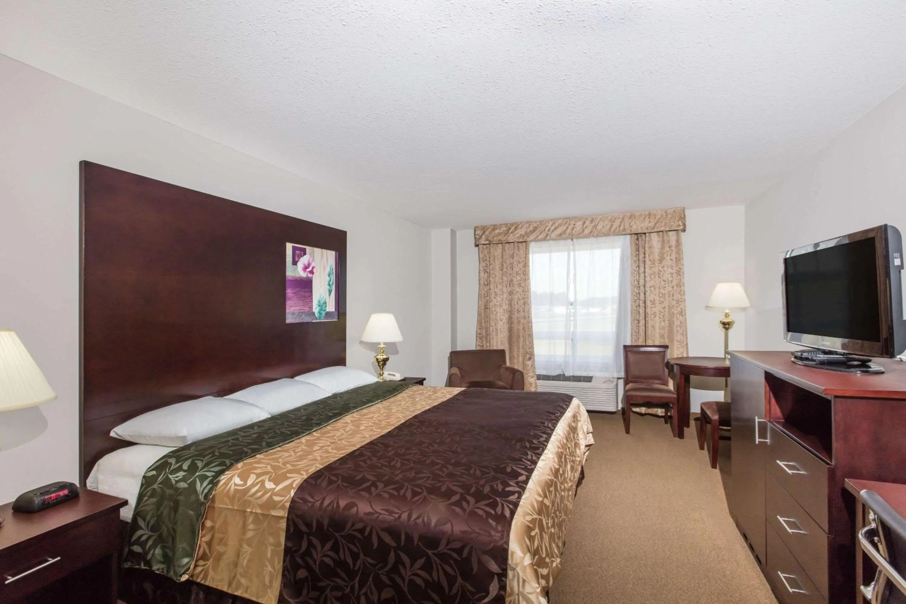 Photo of the whole room, Bed in Super 8 by Wyndham Innisfail