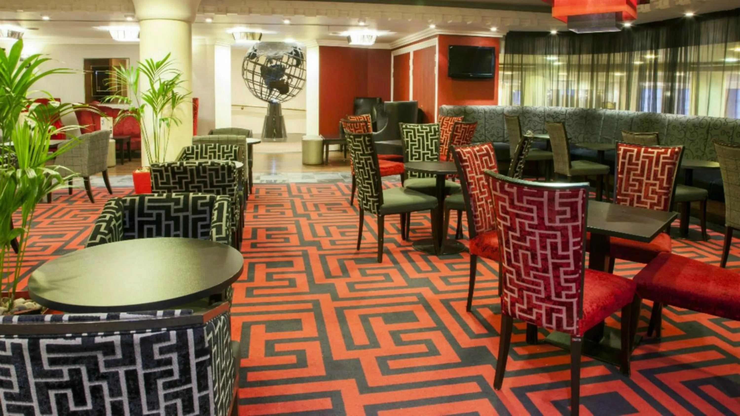 Lounge or bar in Crowne Plaza Liverpool - John Lennon Airport by IHG