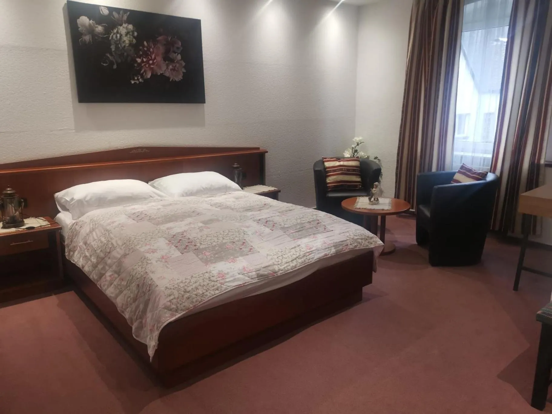 Photo of the whole room, Bed in Wild West Hotel