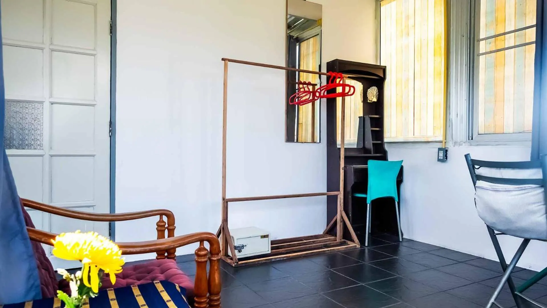 Seating area in Sabina Guesthouse Kamala