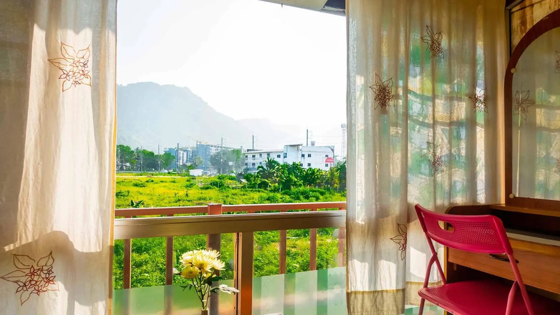 Mountain view in Sabina Guesthouse Kamala