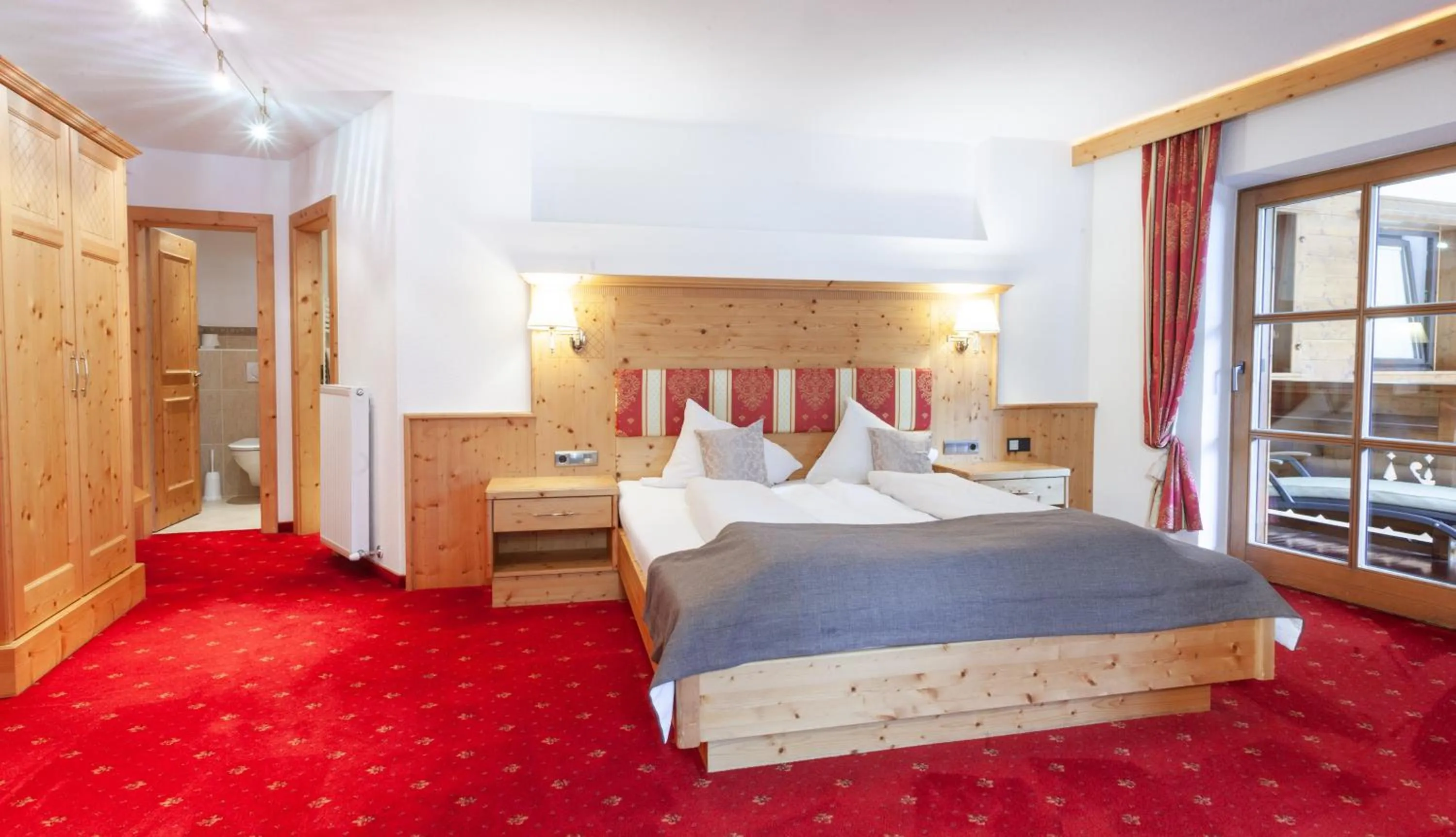 Photo of the whole room, Bed in Hotel Stern