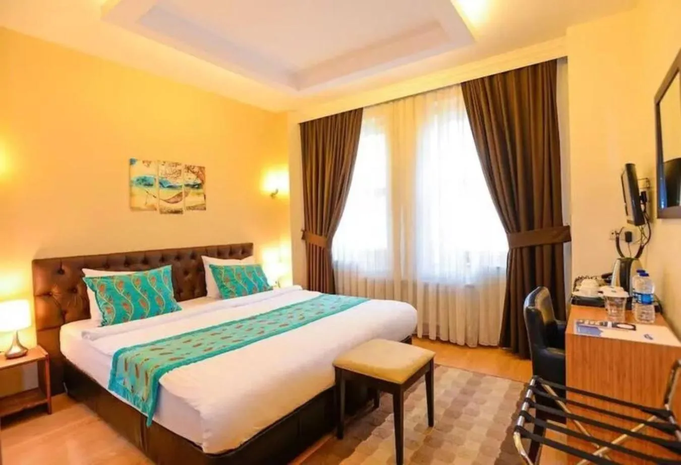 Photo of the whole room, Bed in Retropera Hotel