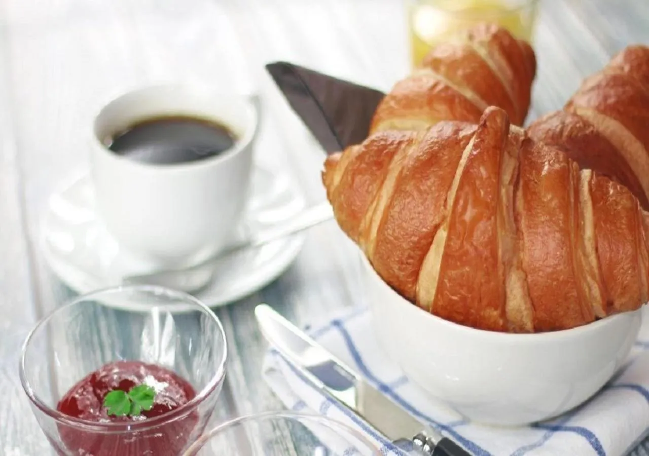 Italian breakfast in B&B Novecento Italiano