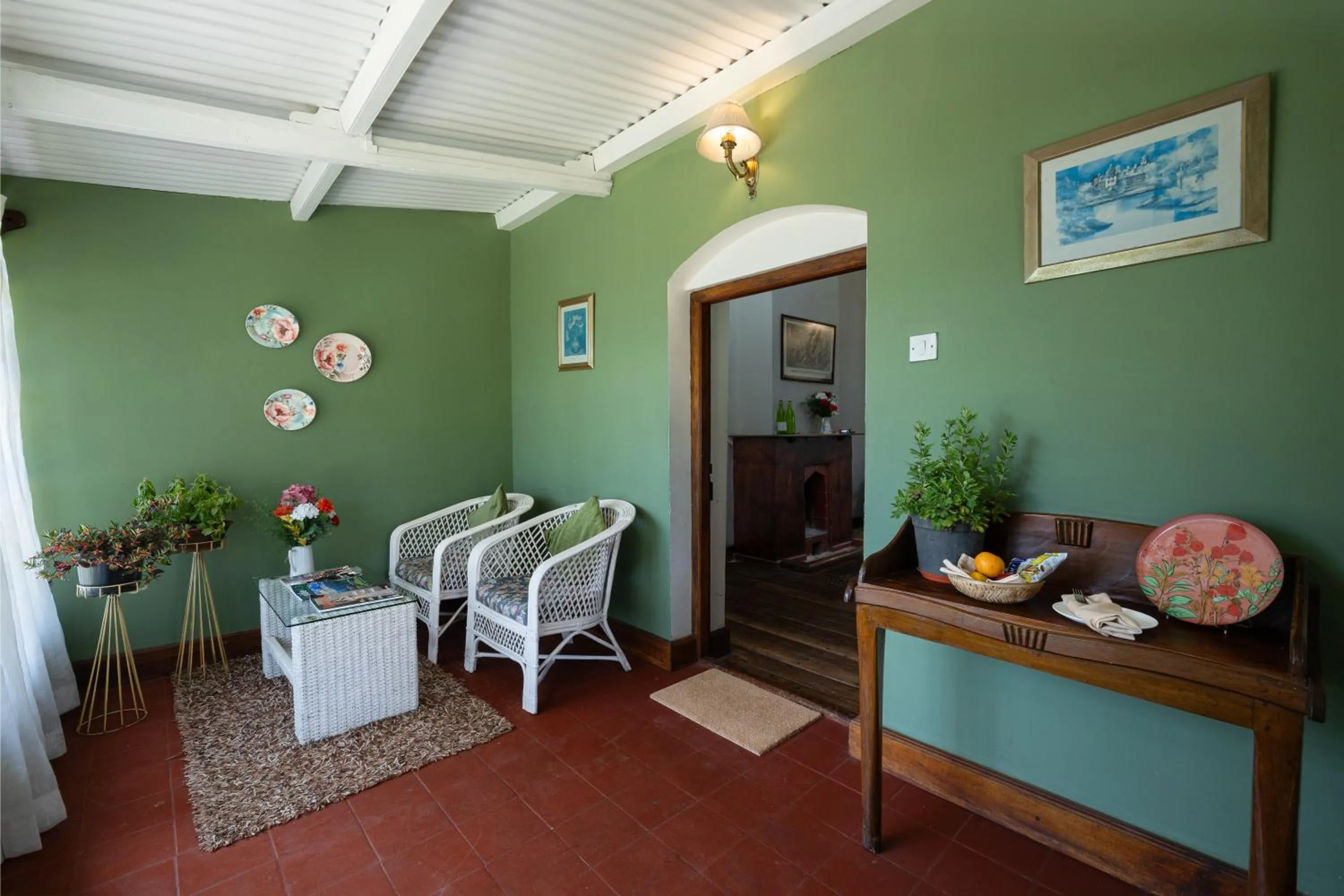 Seating area, Bed in King's Cliff