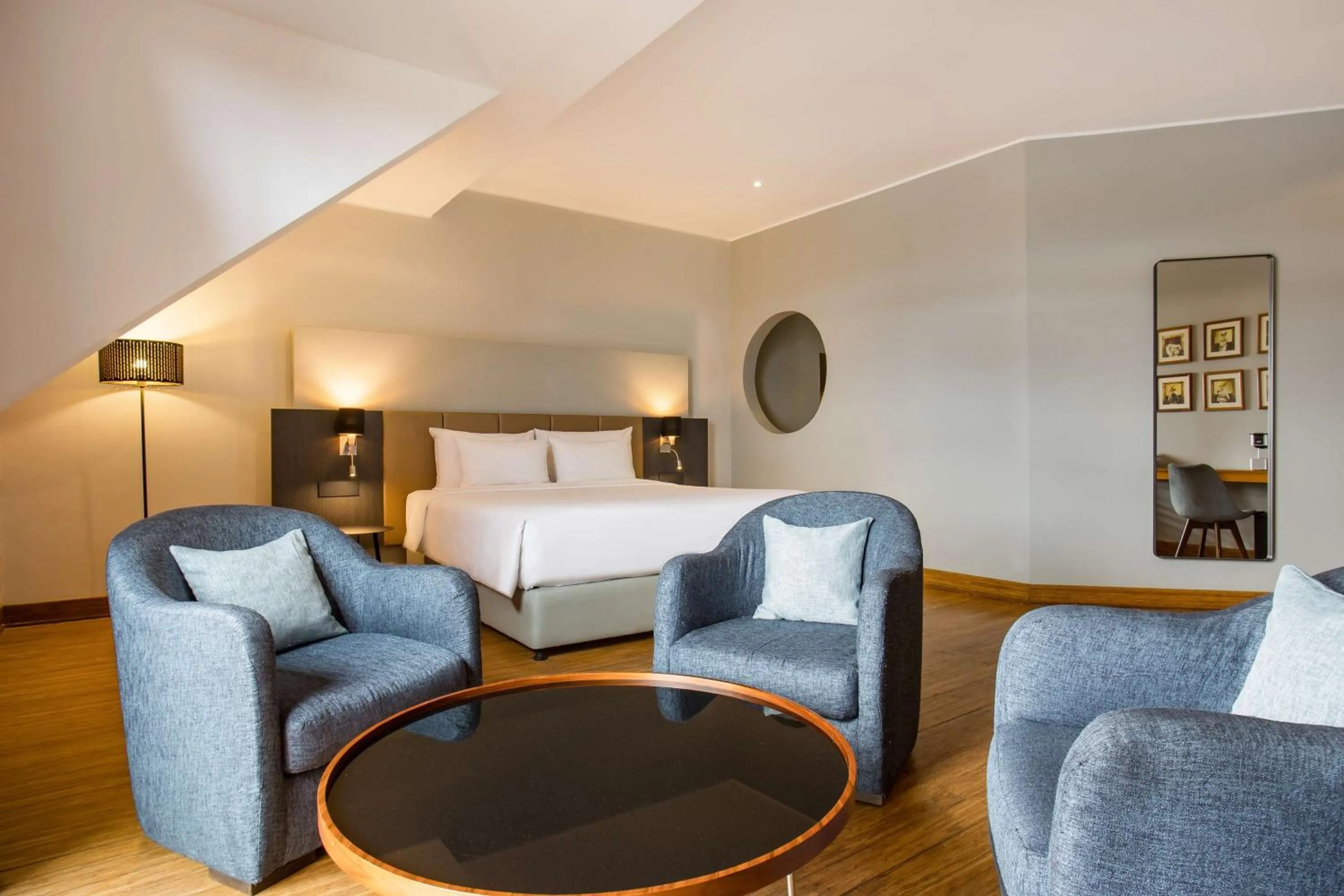 Photo of the whole room, Bed in Radisson Hotel Tamboho Waterfront Antananarivo