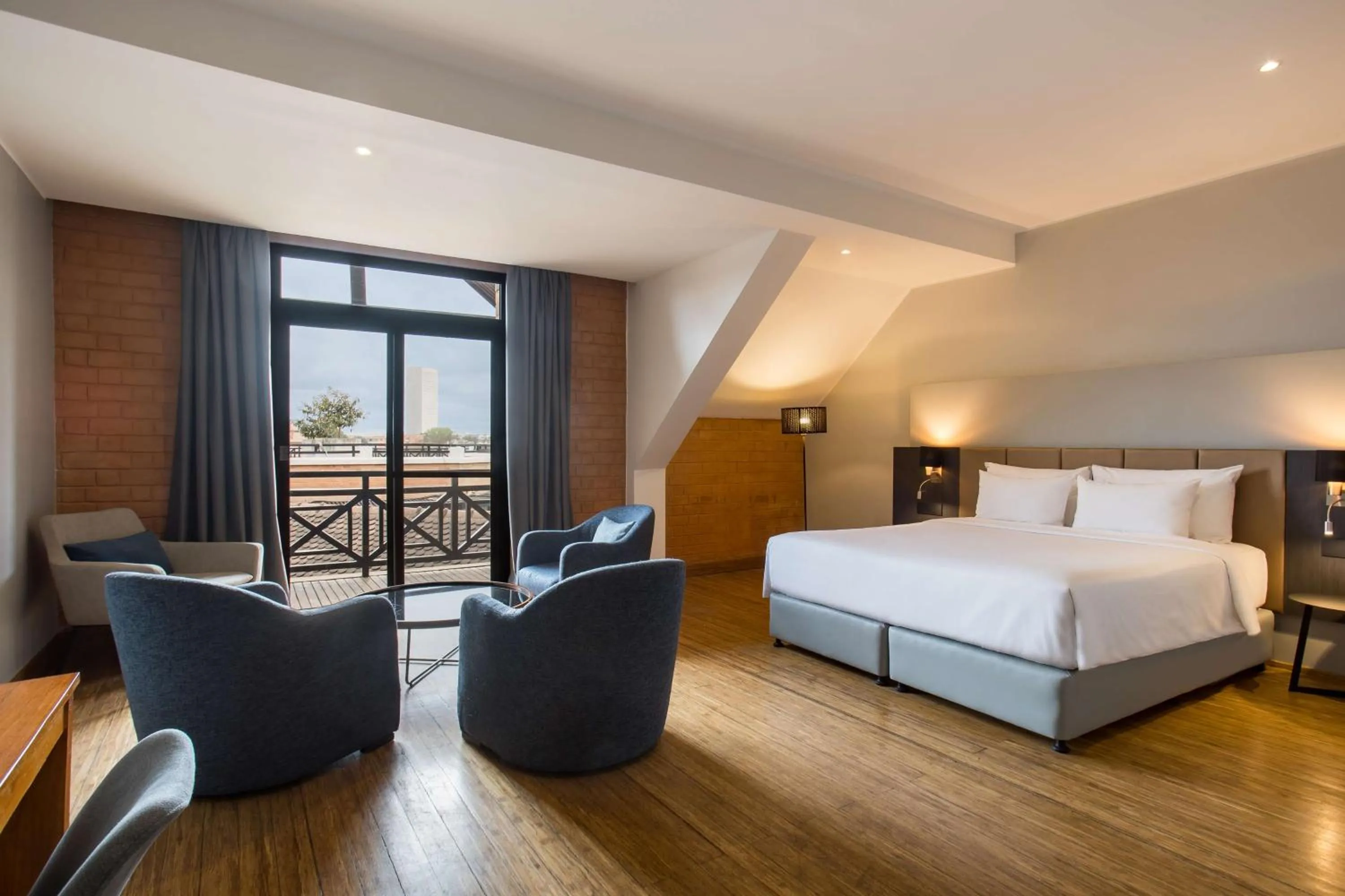 Balcony/Terrace, Bed in Radisson Hotel Tamboho Waterfront Antananarivo