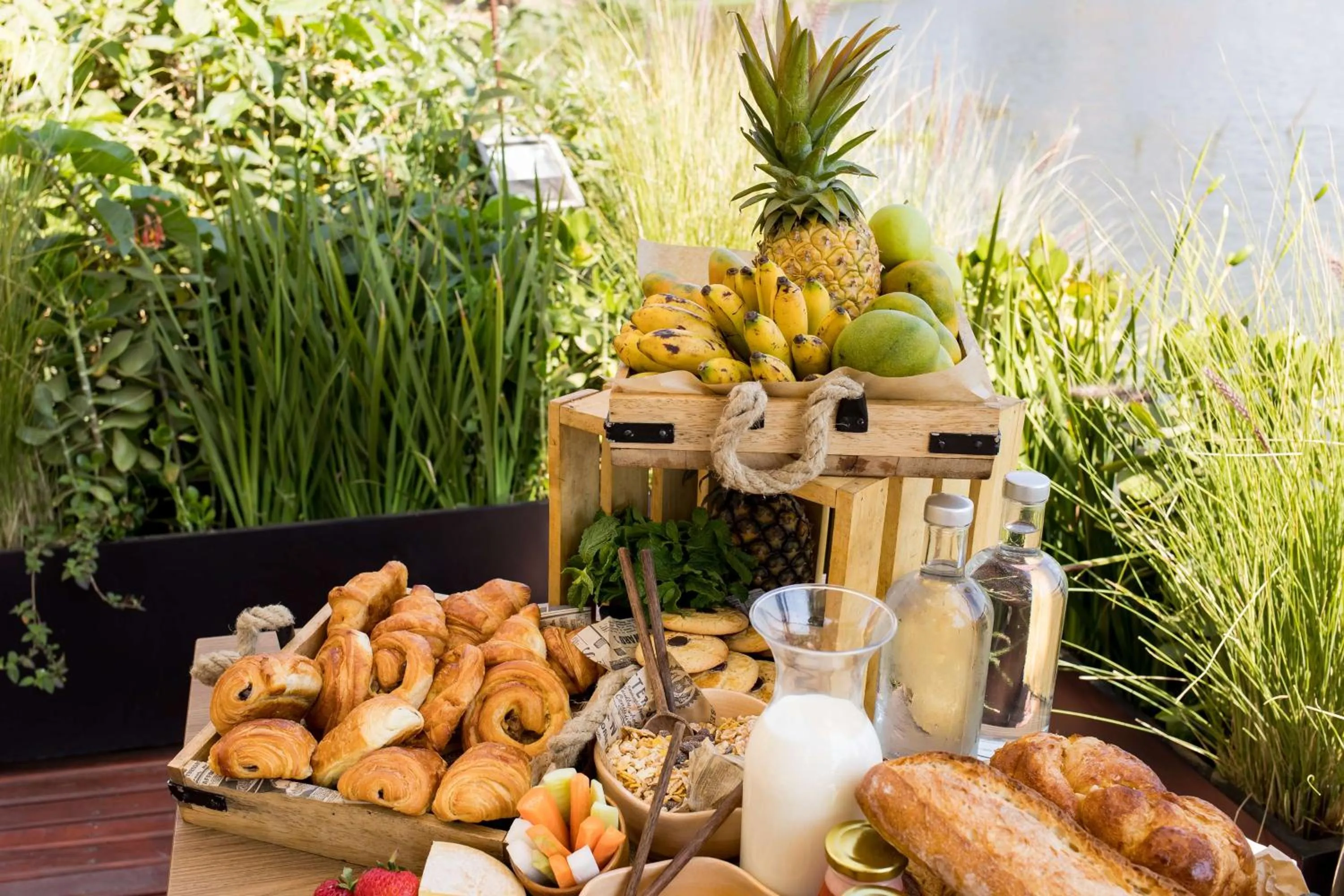 Restaurant/places to eat in Radisson Hotel Tamboho Waterfront Antananarivo