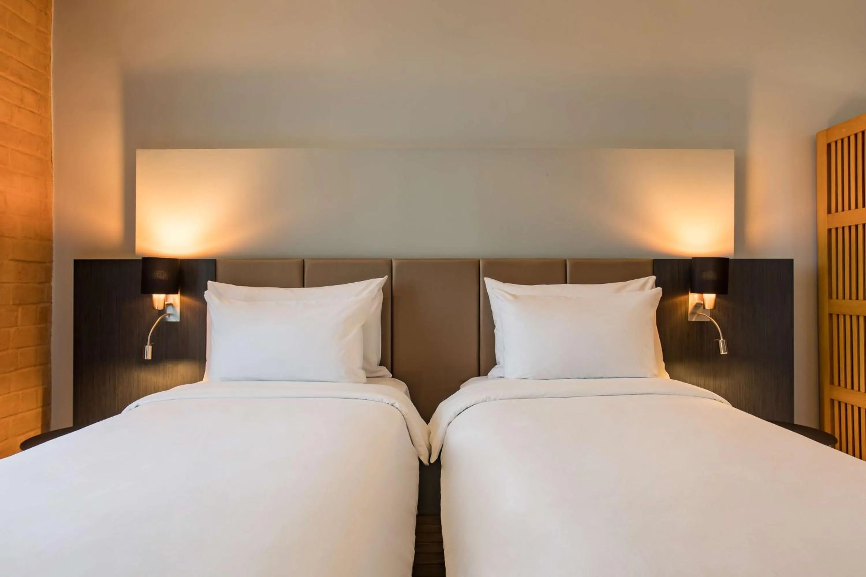 Photo of the whole room, Bed in Radisson Hotel Tamboho Waterfront Antananarivo