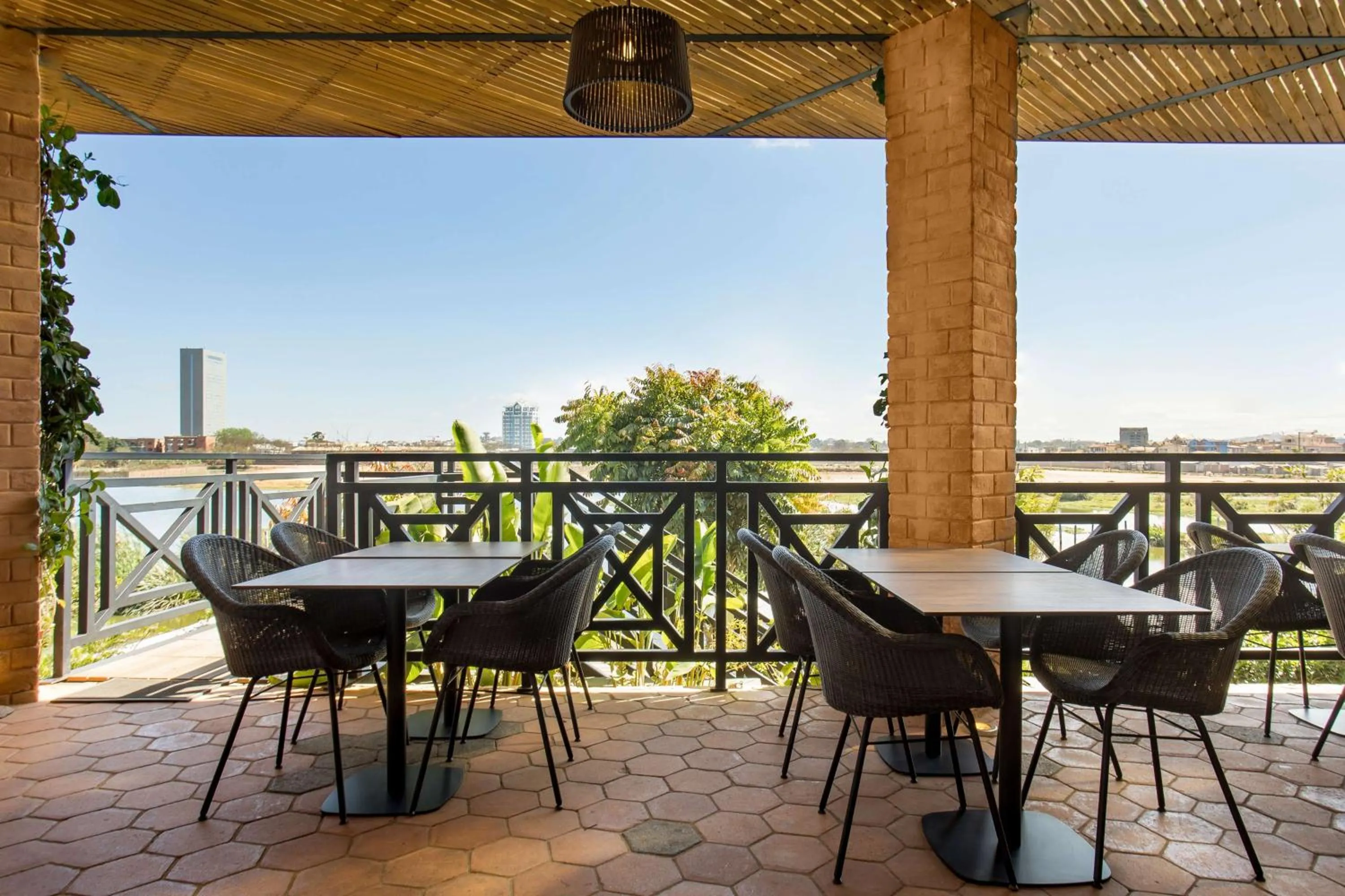 Restaurant/places to eat in Radisson Hotel Tamboho Waterfront Antananarivo