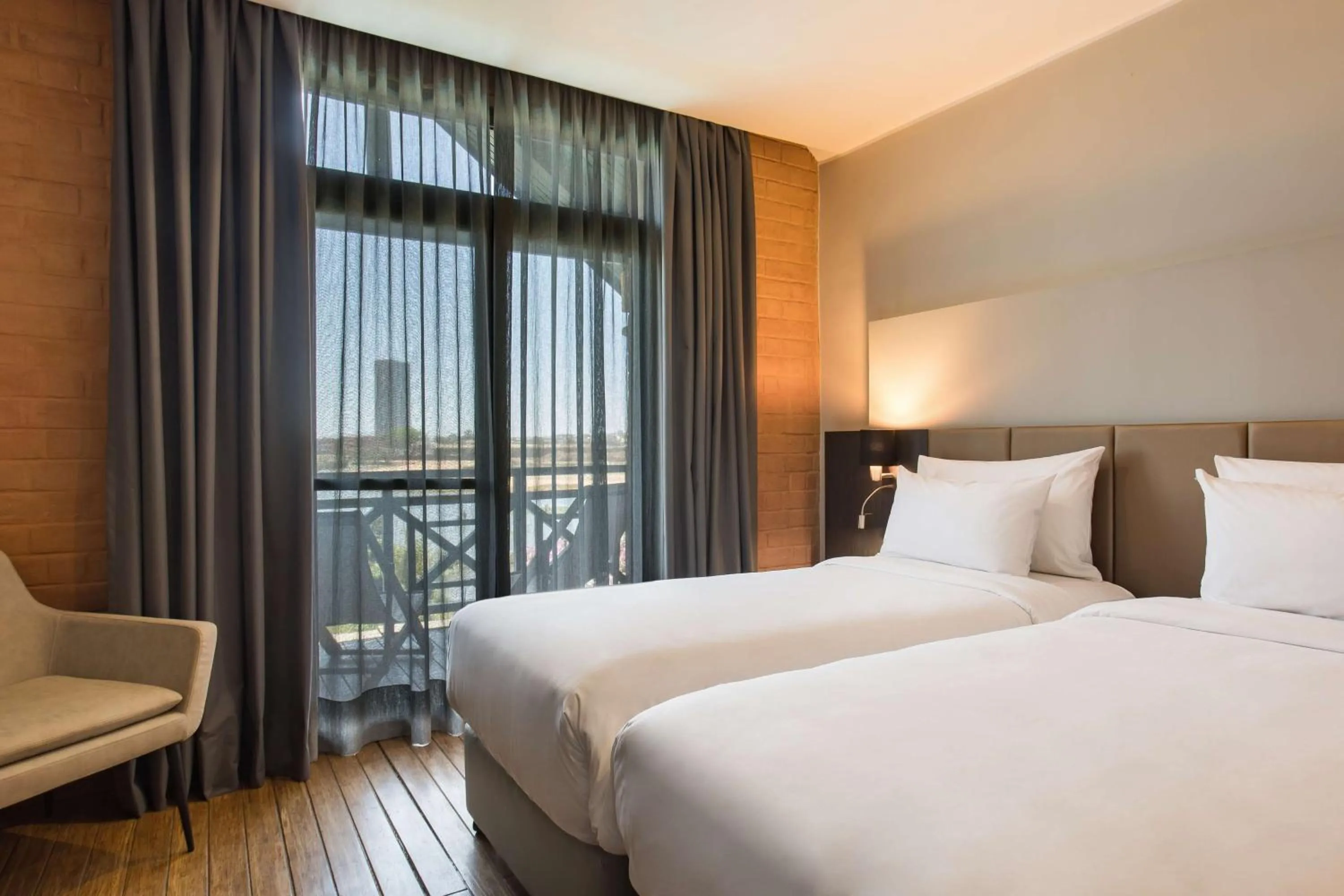 Photo of the whole room, Bed in Radisson Hotel Tamboho Waterfront Antananarivo