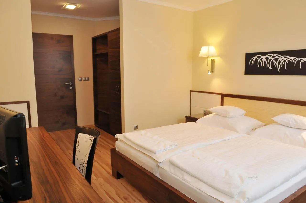 Photo of the whole room, Bed in Mizse Motel