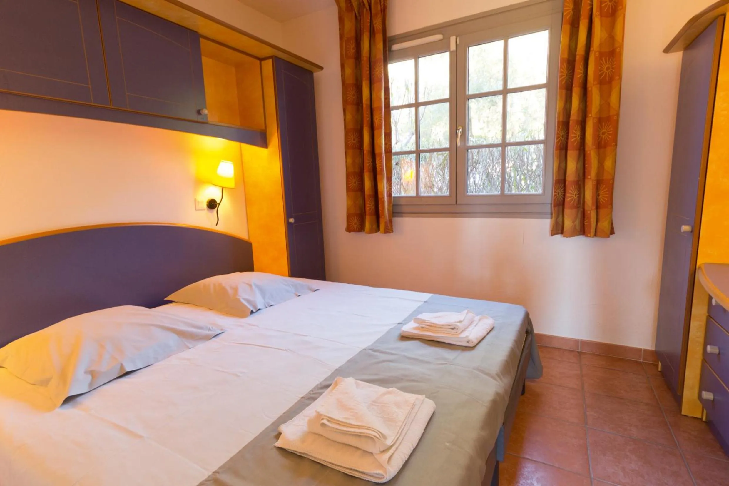 Bedroom, Bed in SOWELL RESIDENCES Chênes Verts