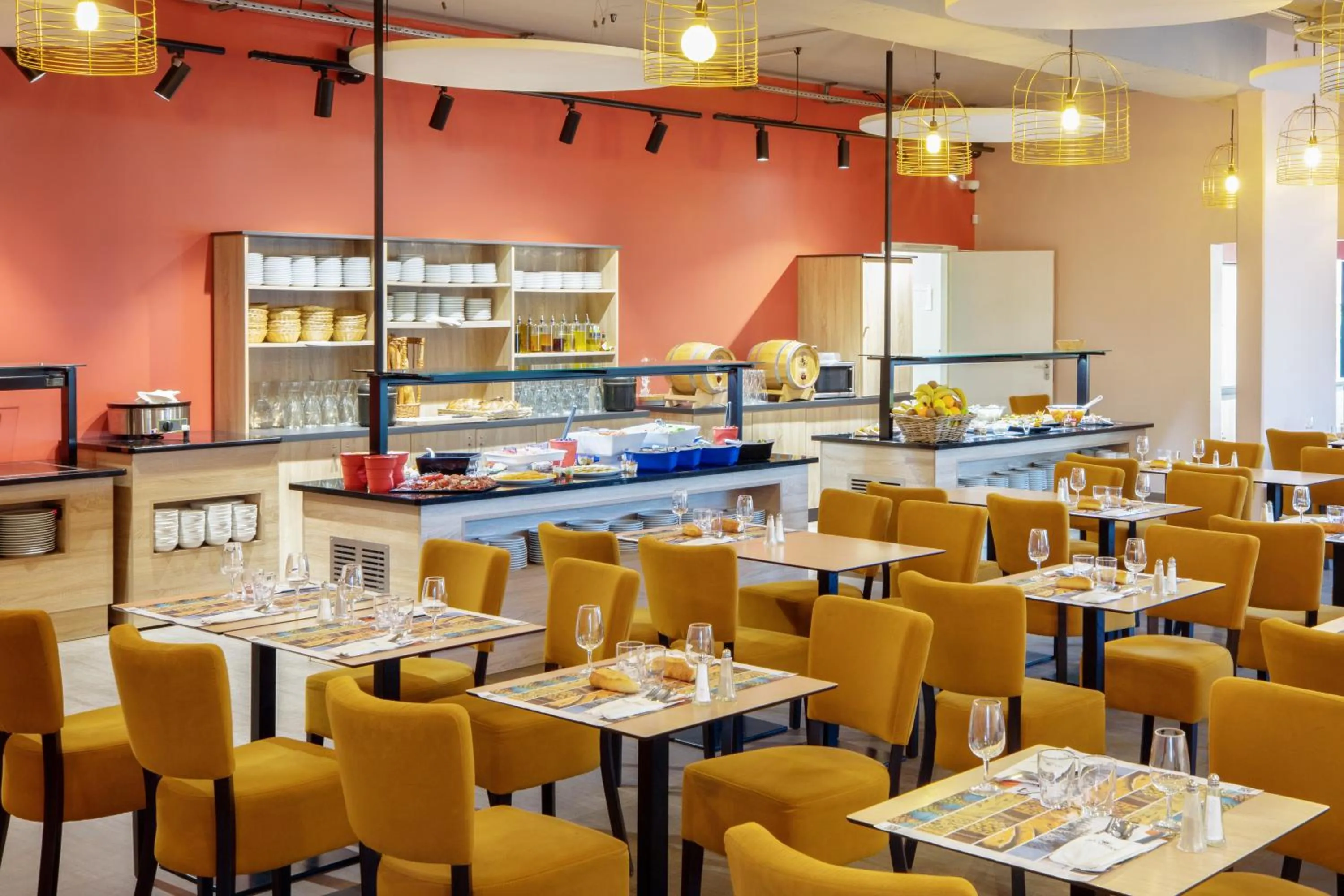 Restaurant/places to eat in SOWELL RESIDENCES Chênes Verts