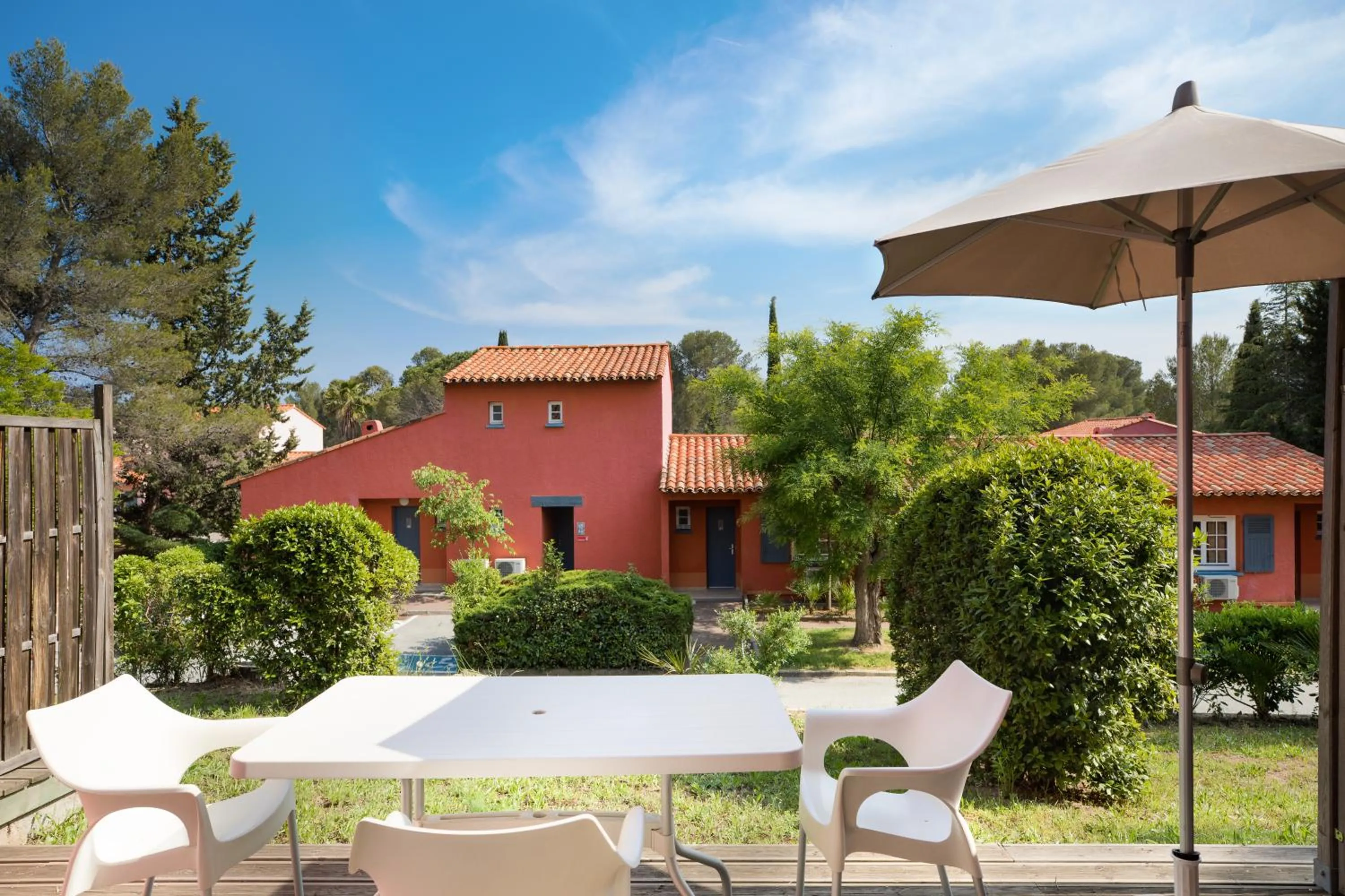 Property building in SOWELL RESIDENCES Chênes Verts