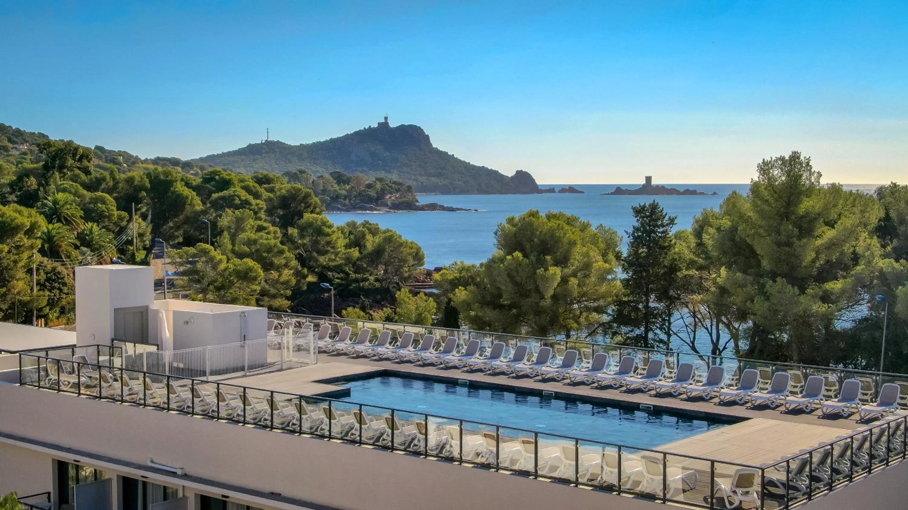 Swimming pool in SOWELL RESIDENCES Chênes Verts