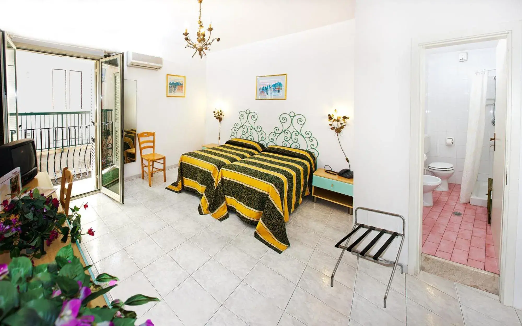 Standard Double or Twin Room with Balcony in Hotel da Peppe Standard Double or Twin Room with Balcony in Hotel da Peppe