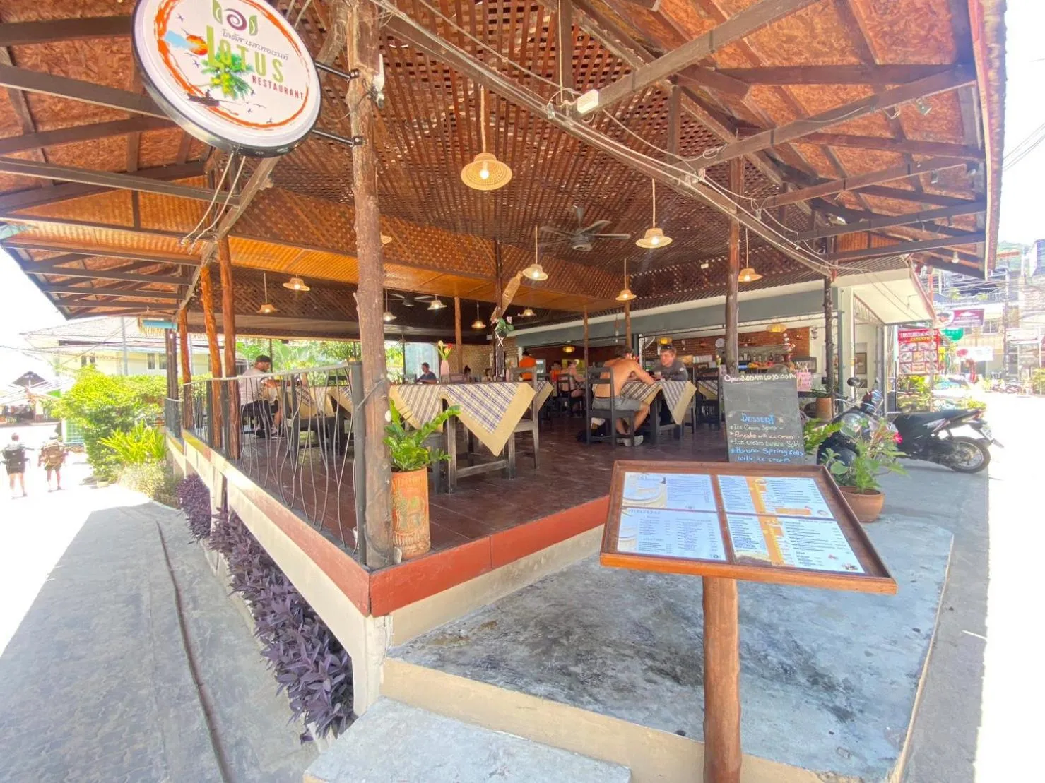 Restaurant/places to eat in Lotus Paradise Resort - SHA PLUS