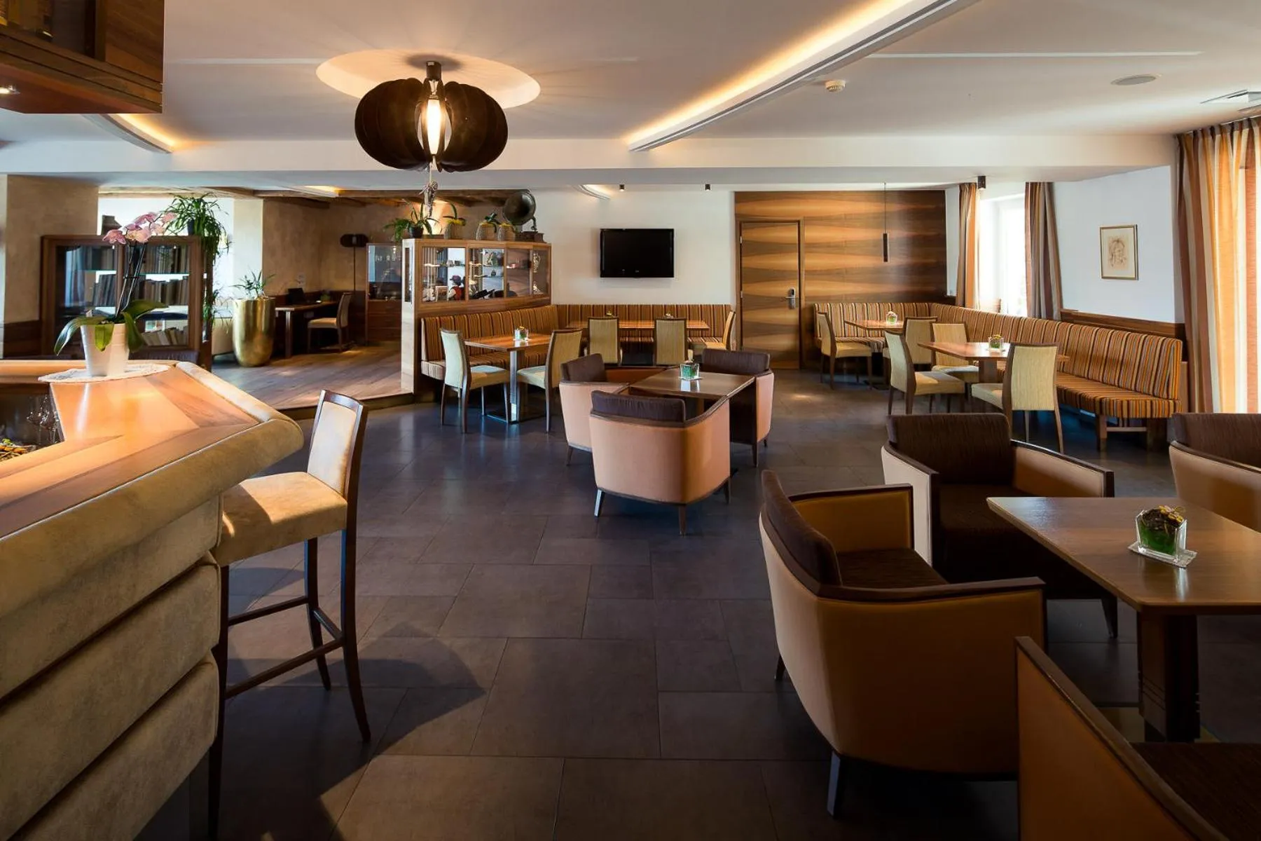 Lounge or bar in Parc Hotel Tyrol