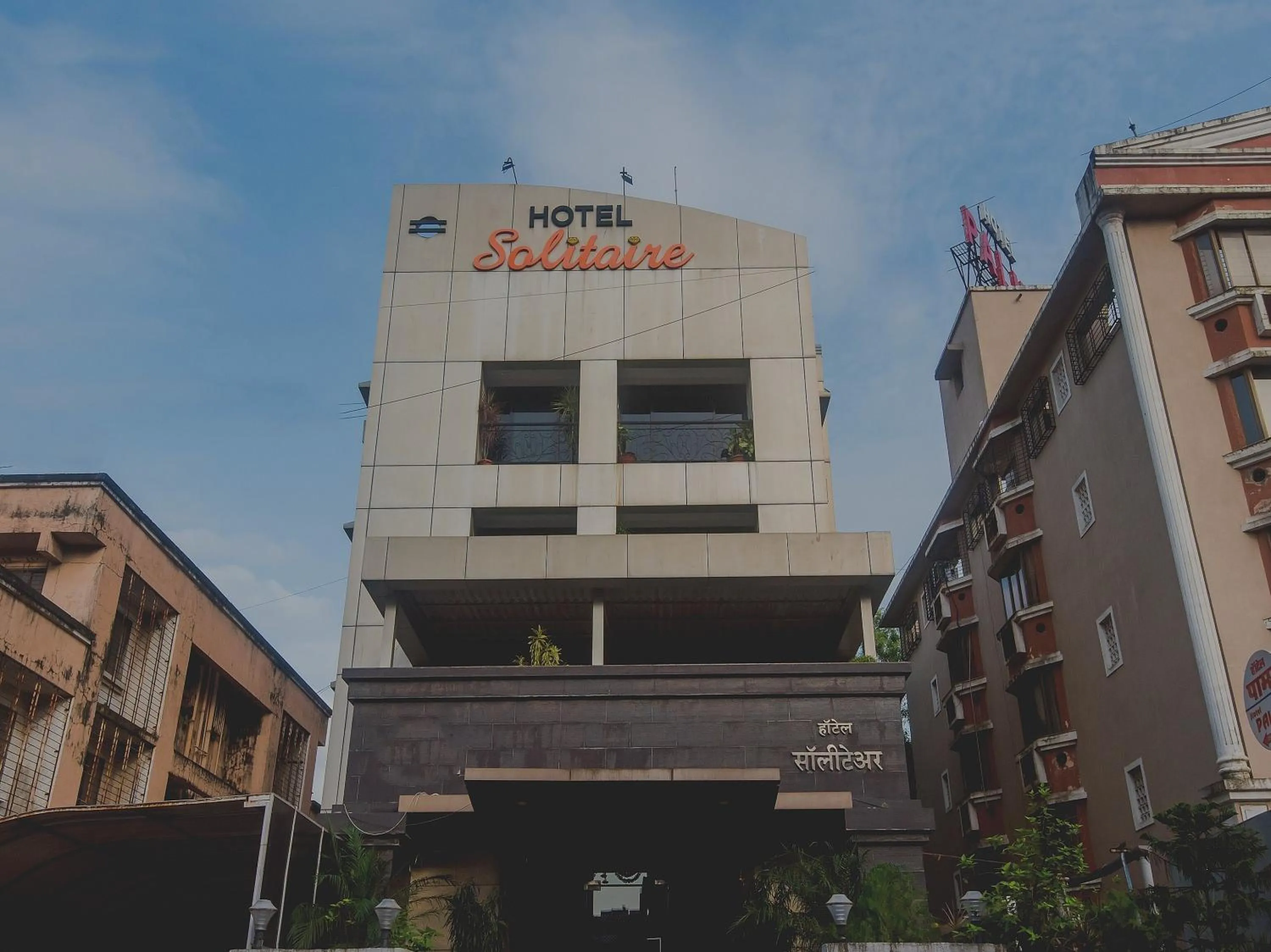 Facade/entrance in Hotel O Solitaire