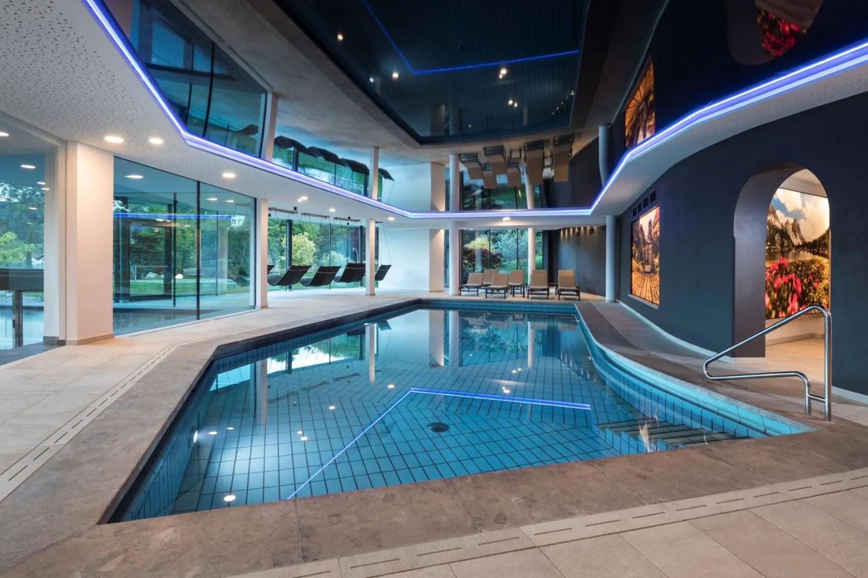 Swimming pool in Der Waldhof