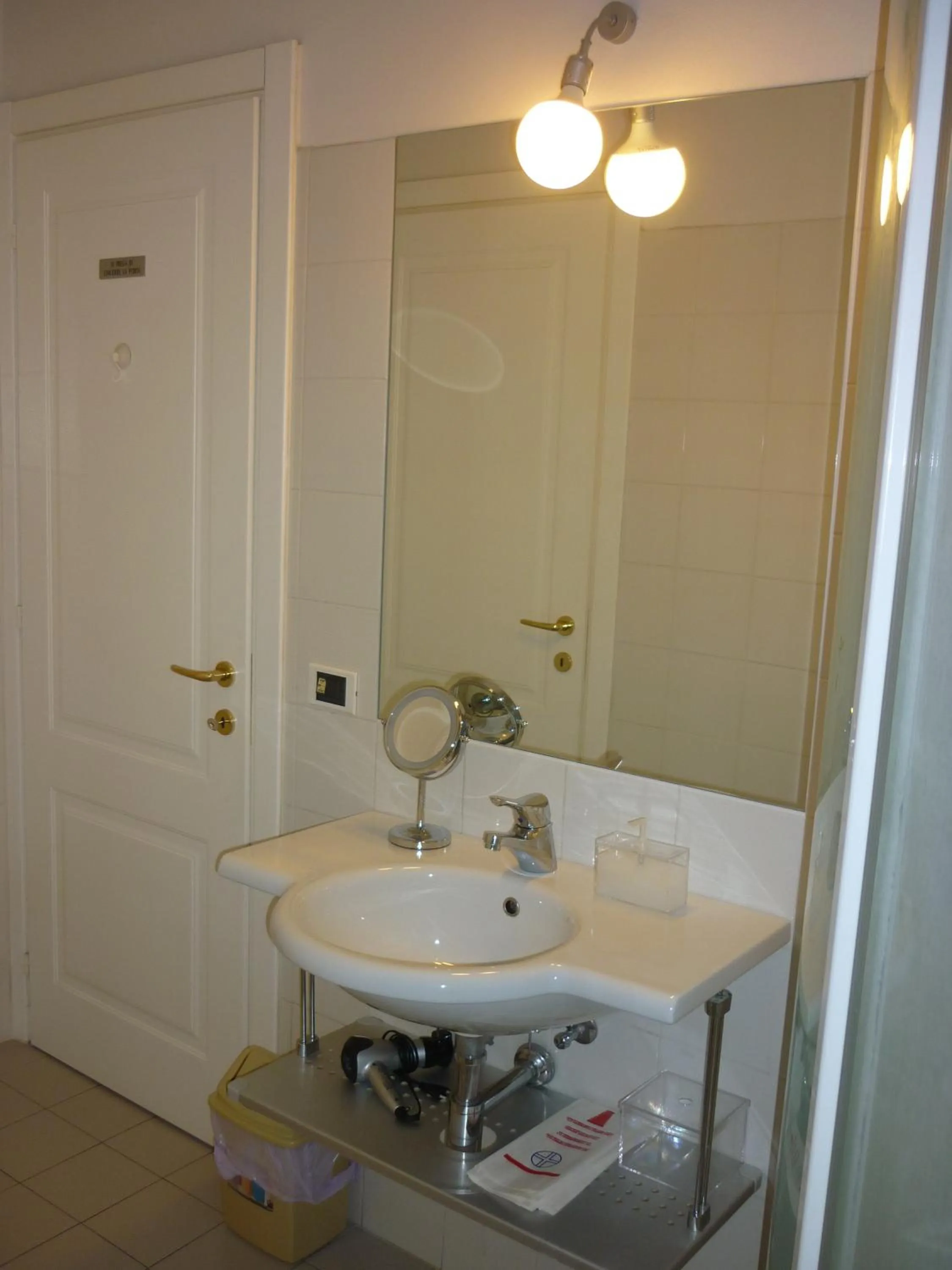 Bathroom in IL CASTELLO HOSTEL BOUTIQUE