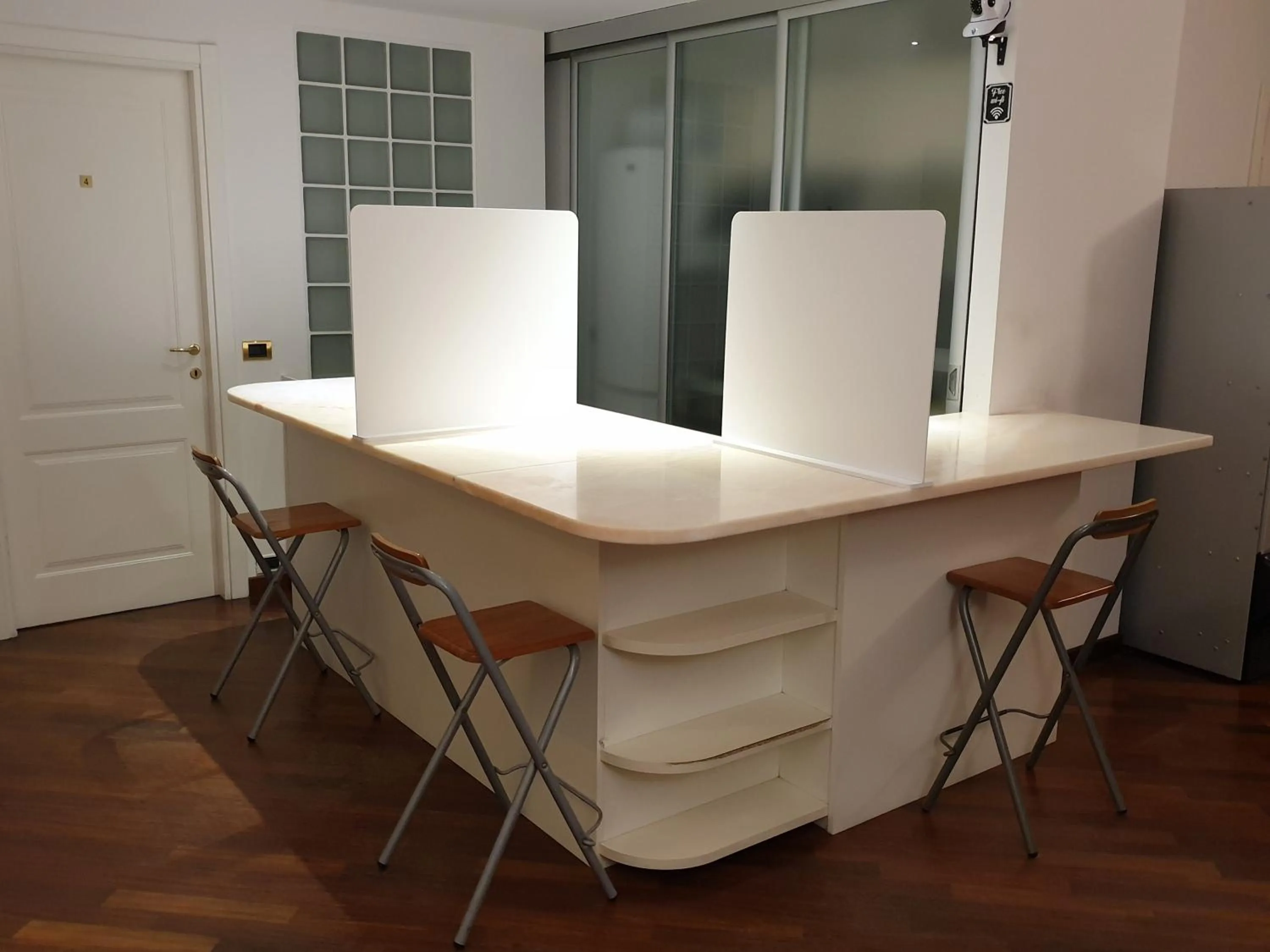 Dining area in IL CASTELLO HOSTEL BOUTIQUE