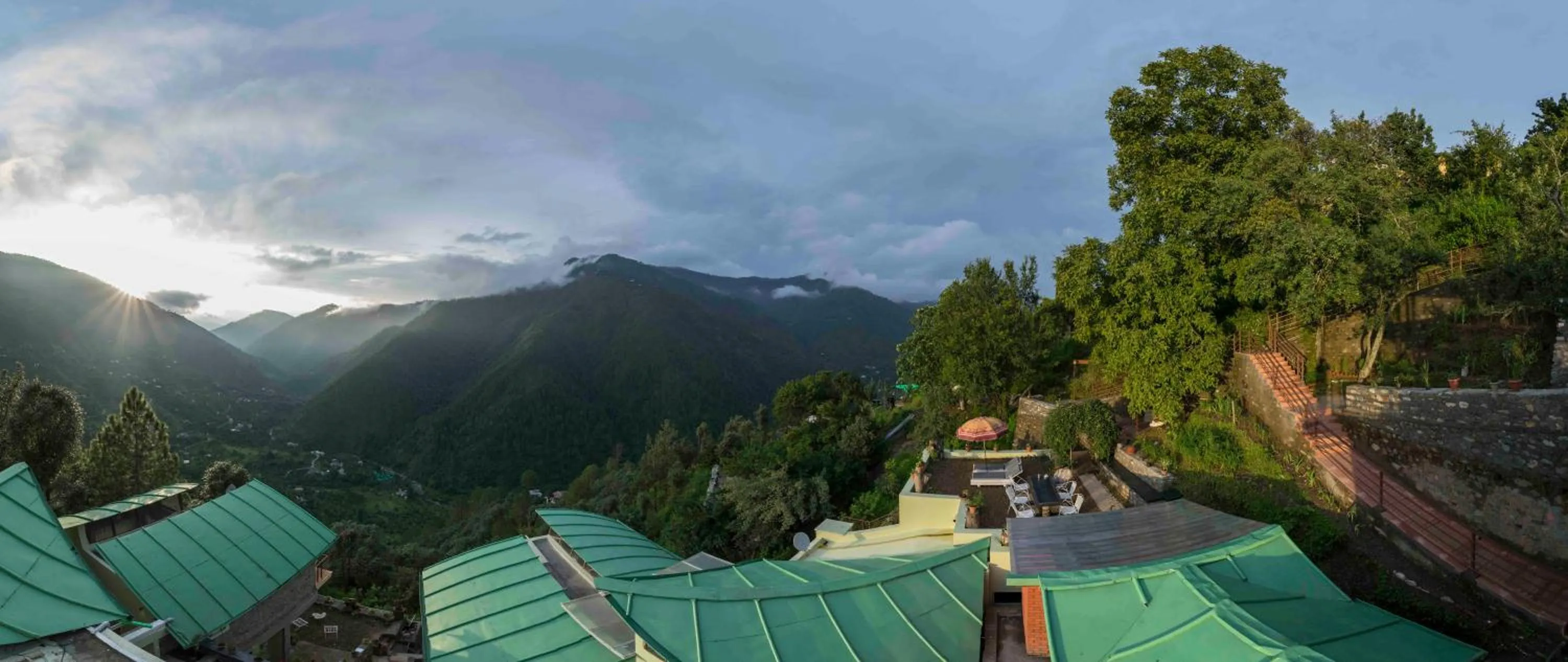 Mountain view in Seclude Ramgarh Cliff's edge