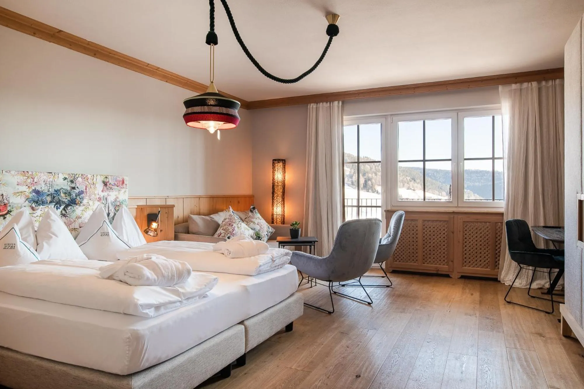 Living room, Bed in Hotel Hirzer 2781