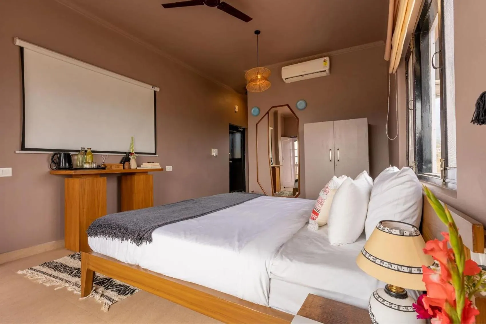 Bedroom, Bed in Seclude Palampur