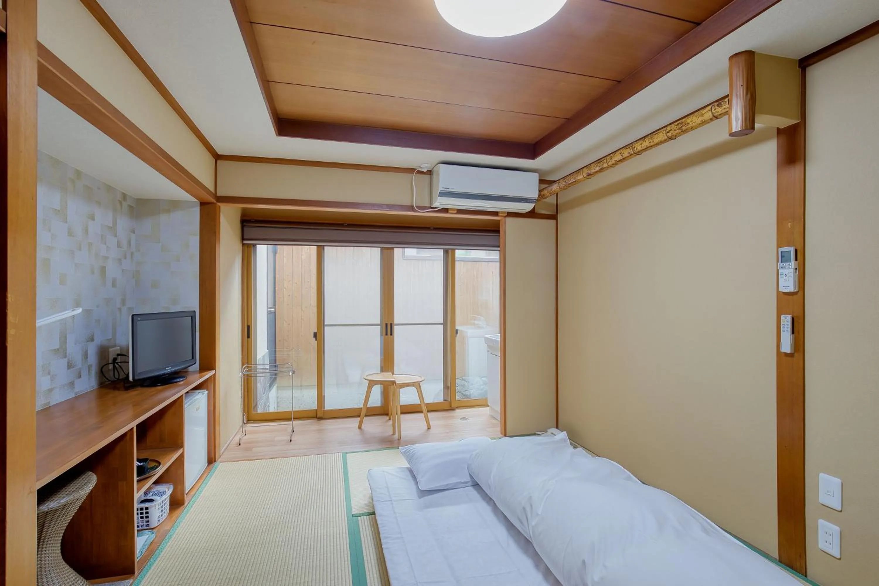 Bed in Katsuzakikan
