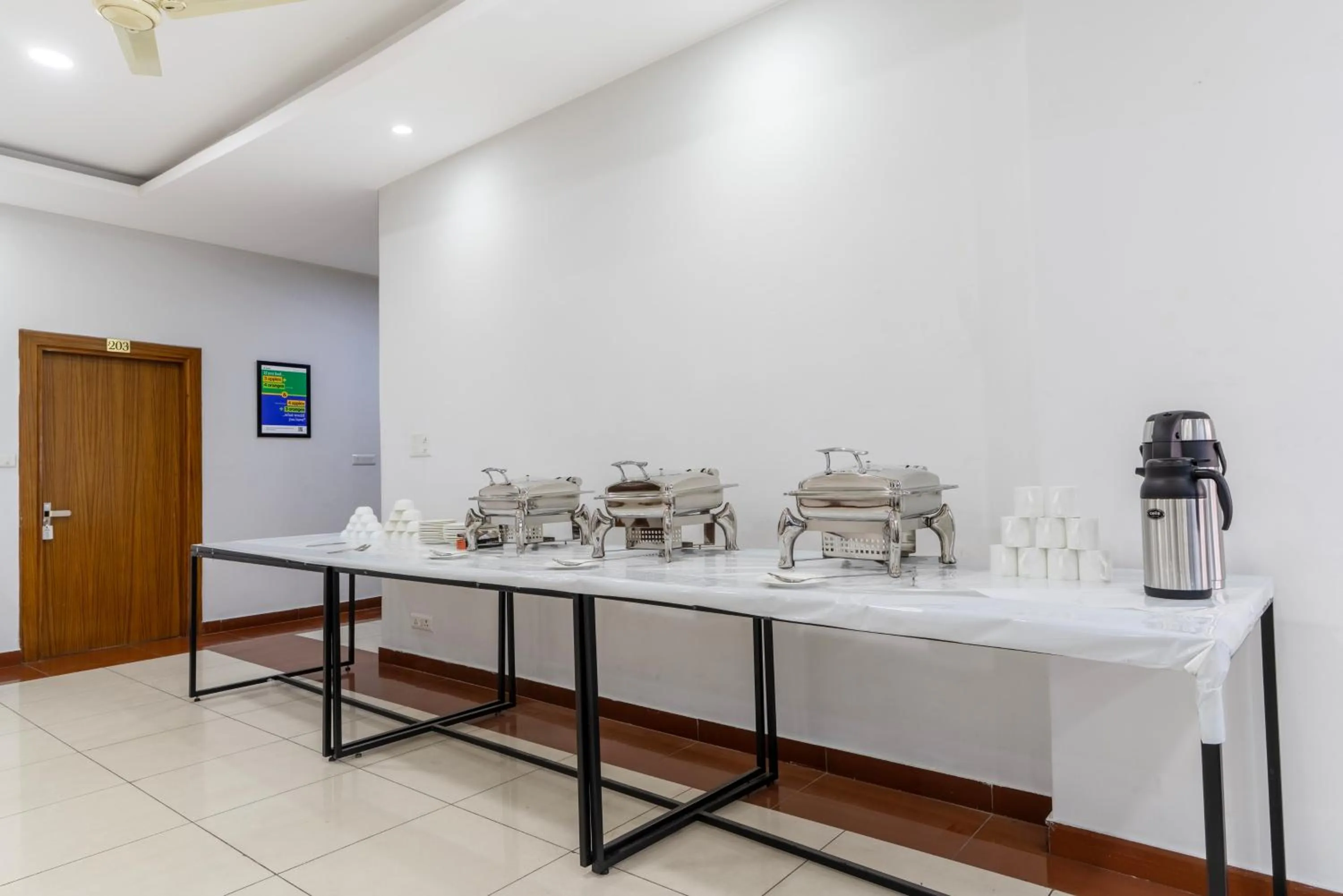 Restaurant/places to eat in Treebo Anand The Mall Solan