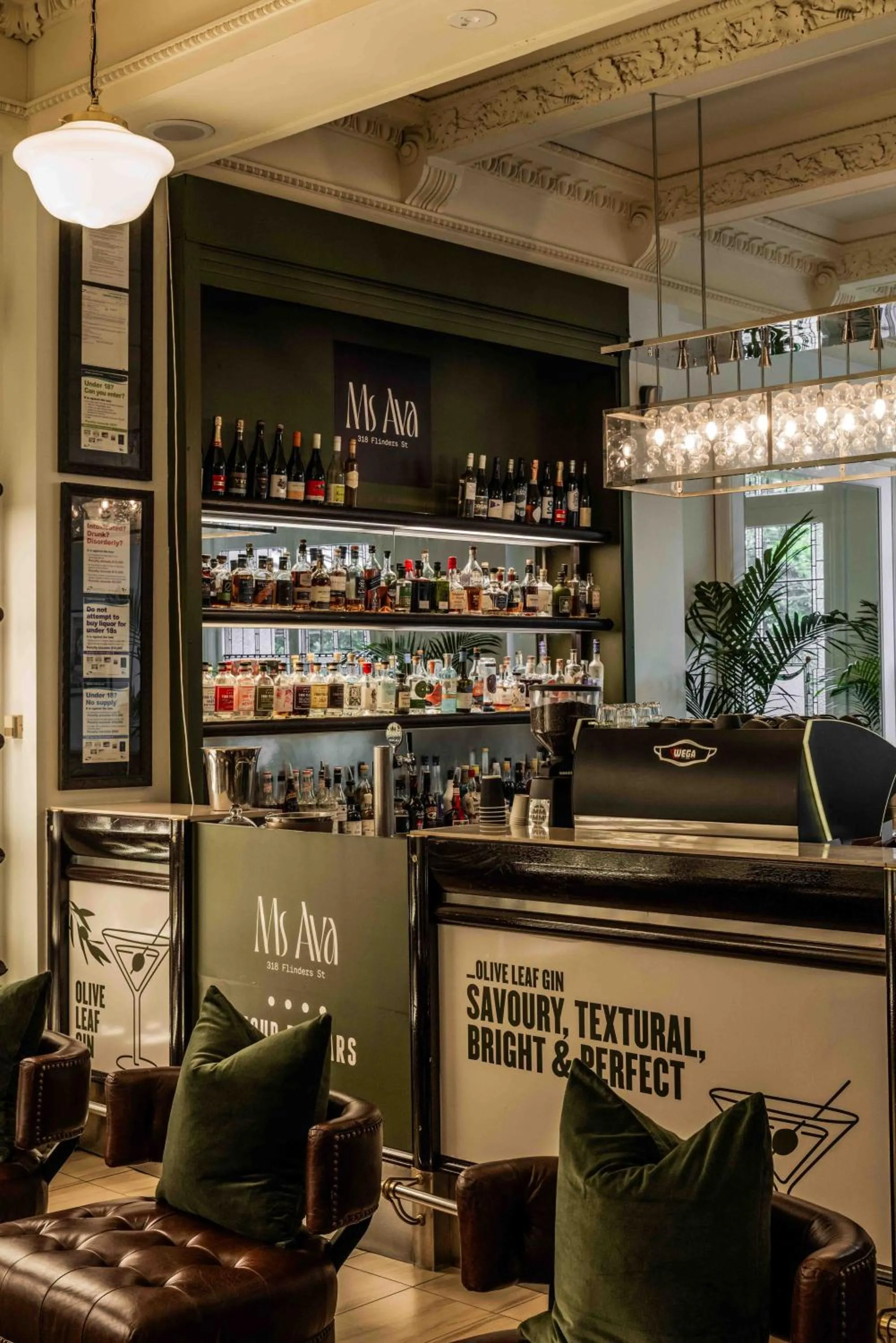 Lounge or bar in Rendezvous Hotel Melbourne