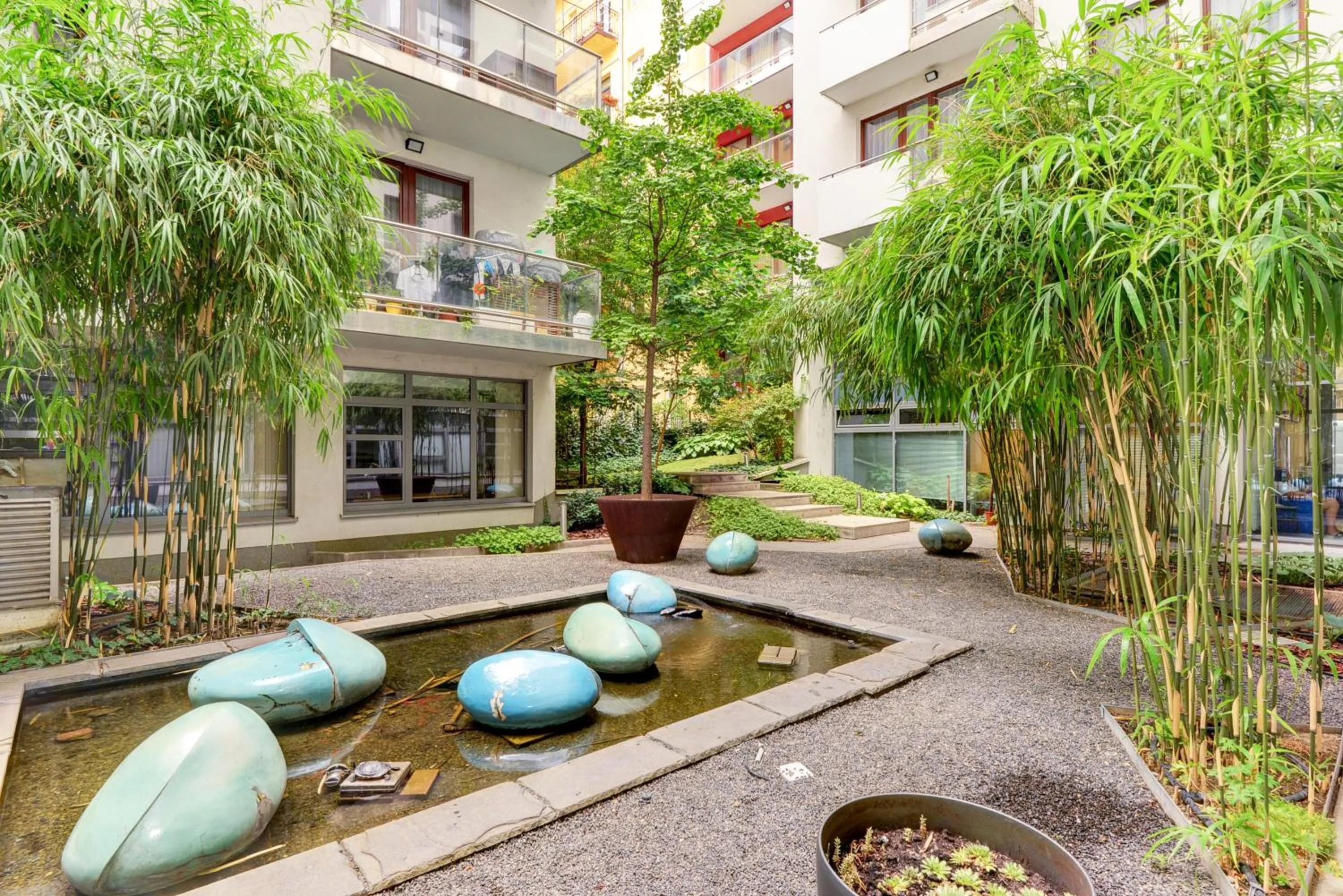 Property building in Quality Point Apartments 0-24 reception