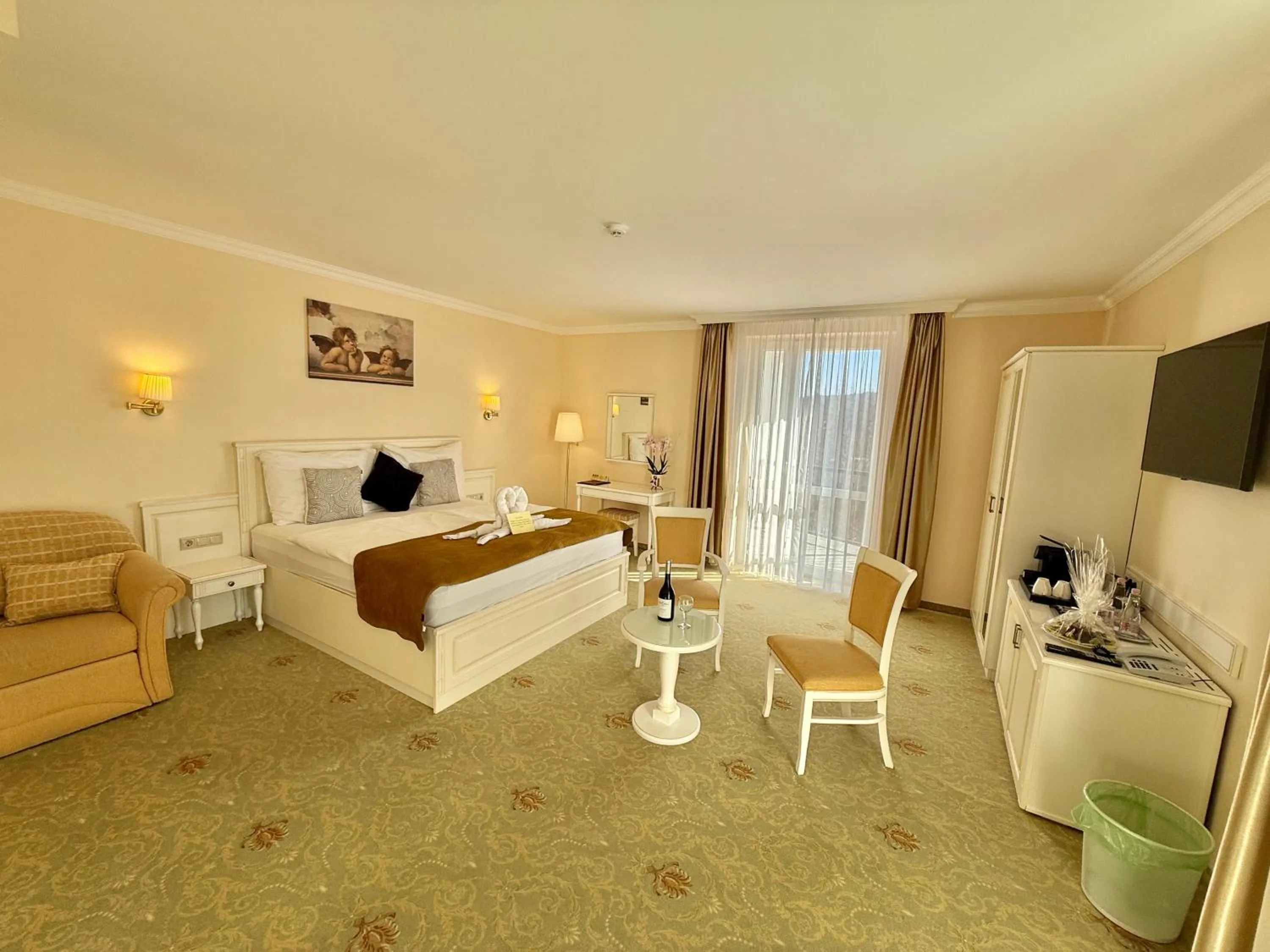 Photo of the whole room, Bed in Calimbra Wellness Hotel Superior