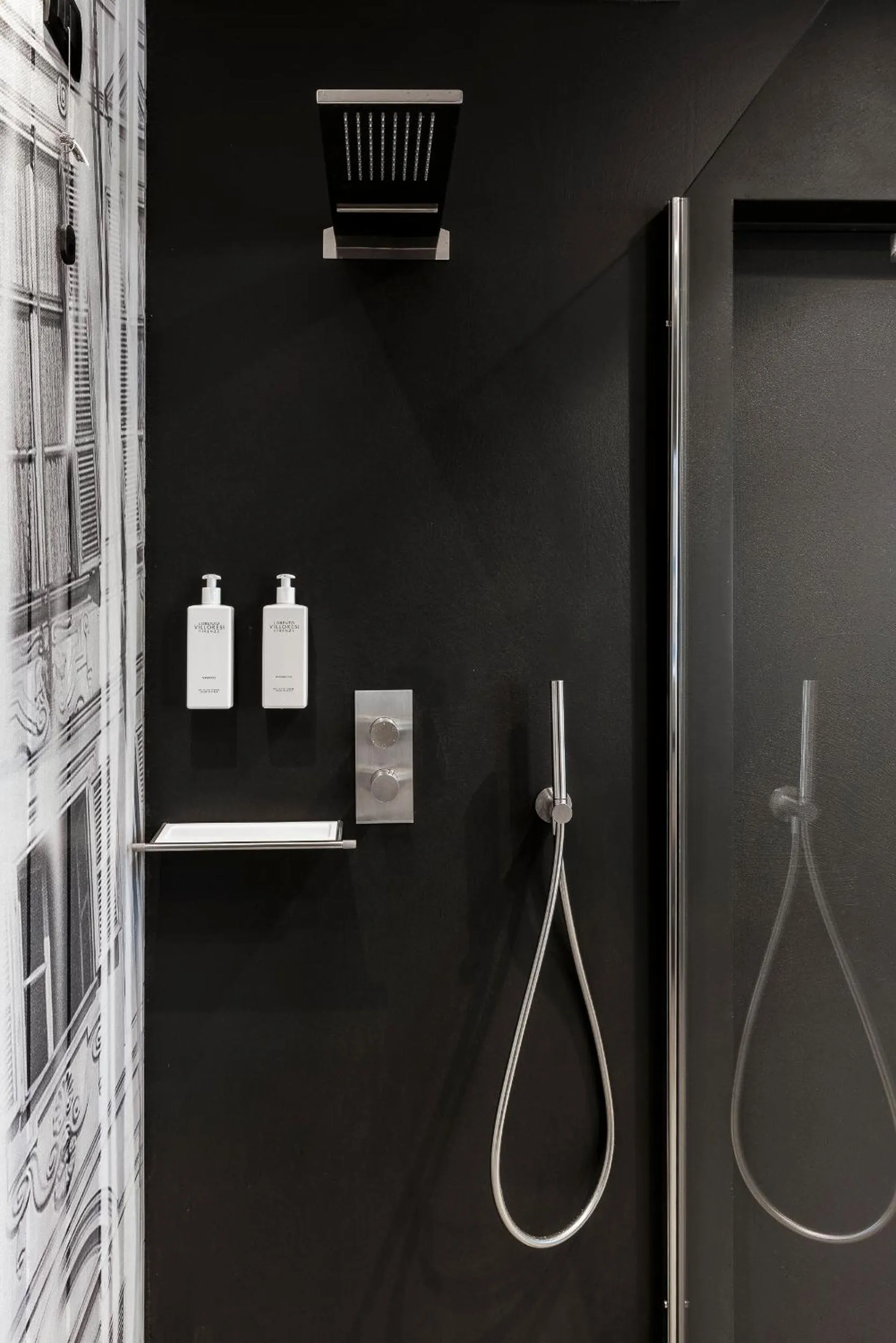 Shower in Hotel Doriguzzi