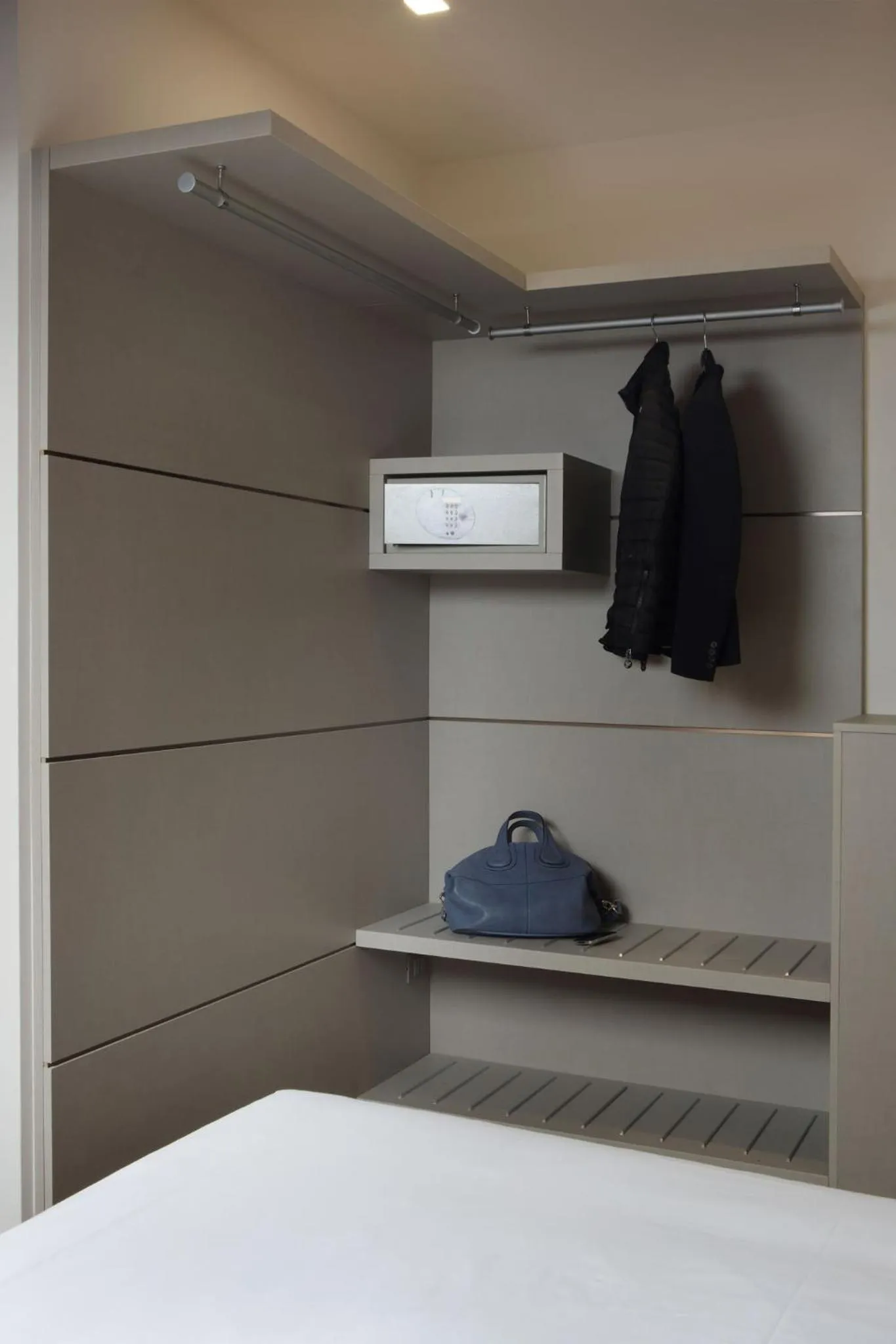 Decorative detail, Bed in Hotel Doriguzzi