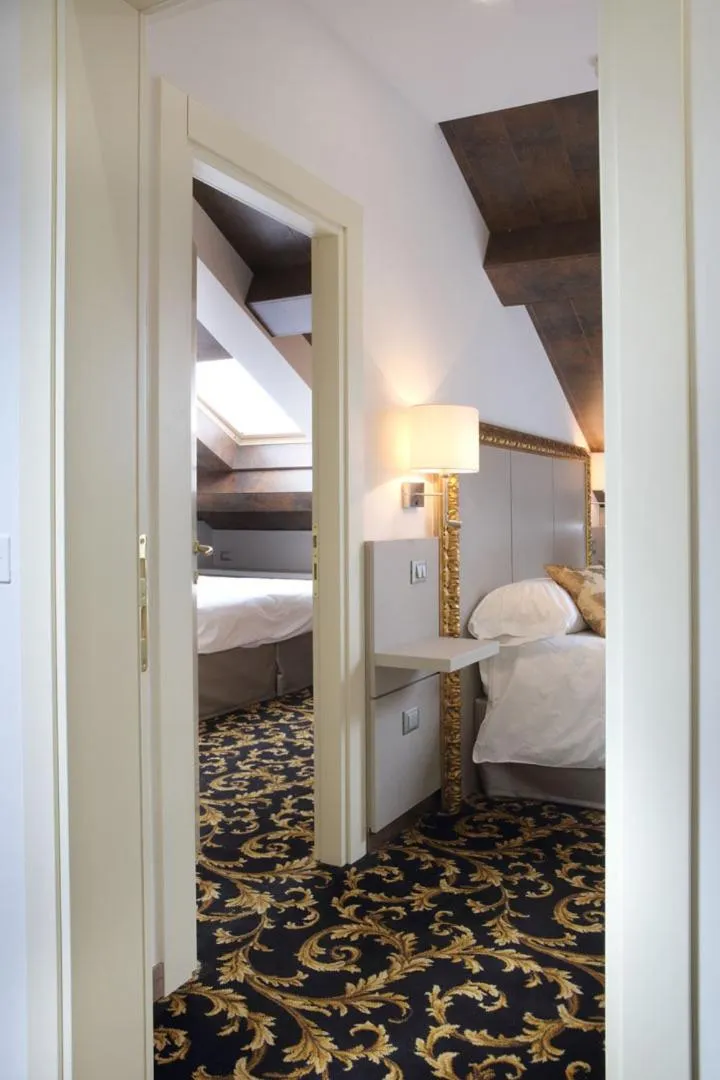 Decorative detail, Bed in Hotel Doriguzzi